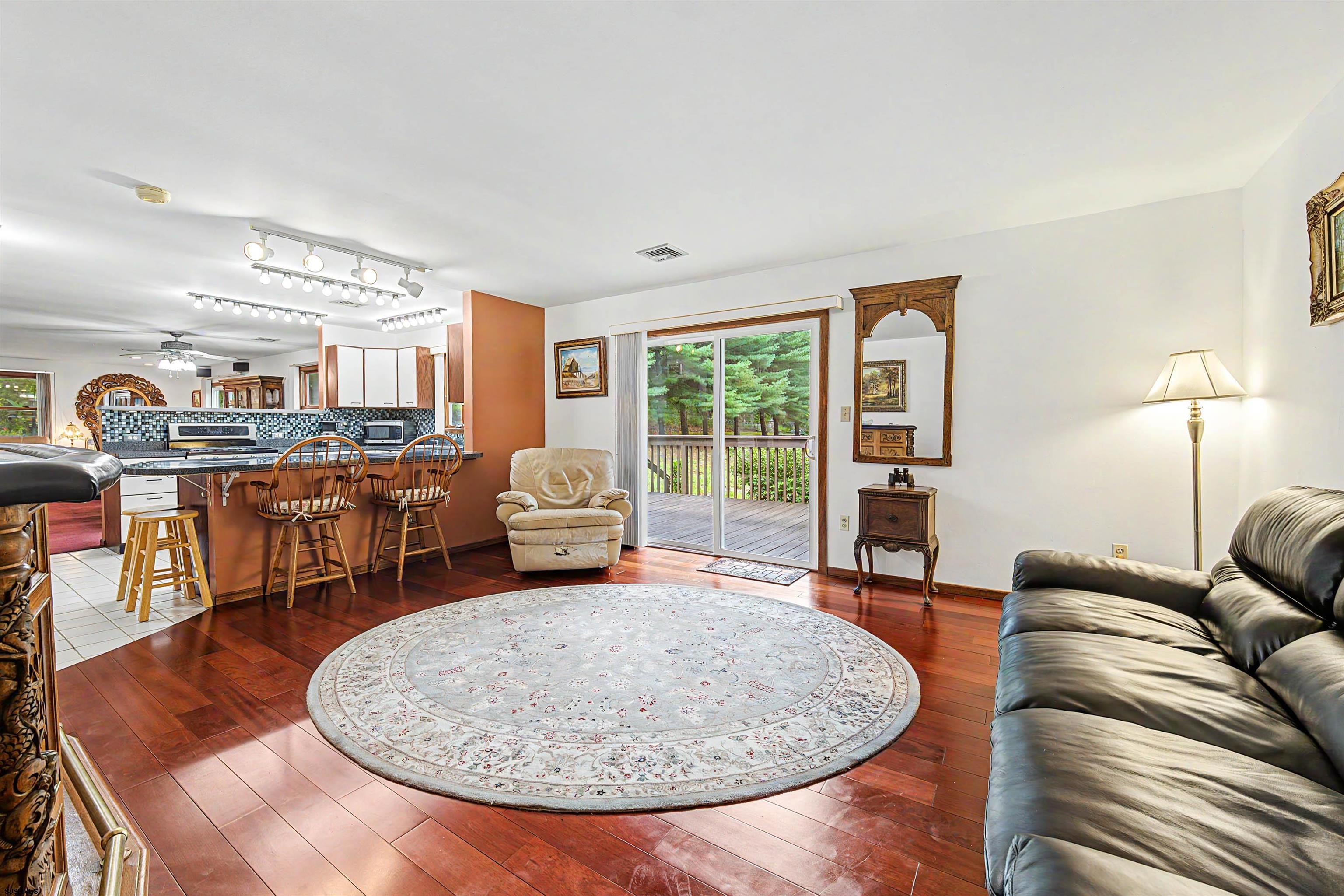 633 8th Ave
