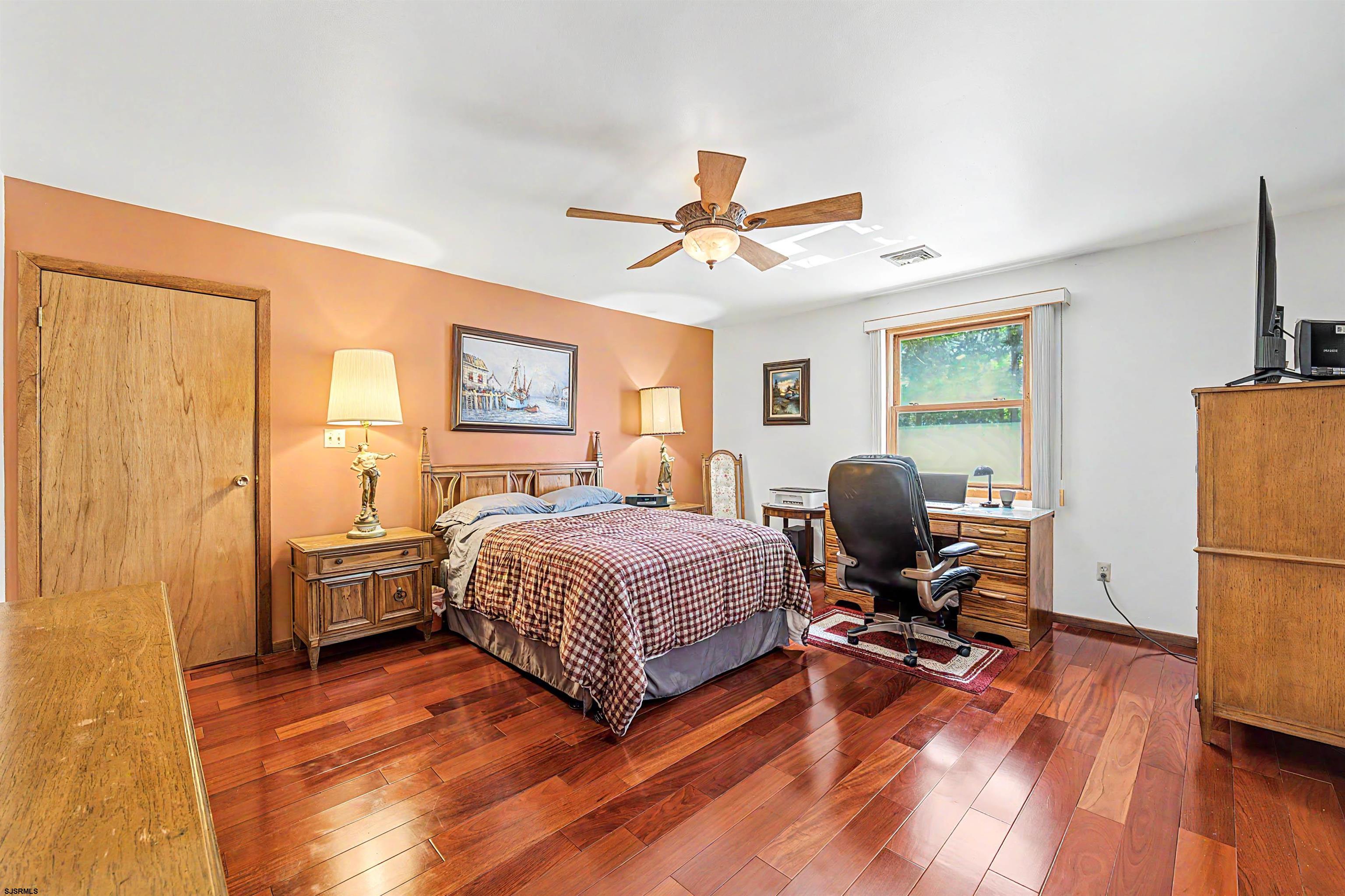 633 8th Ave