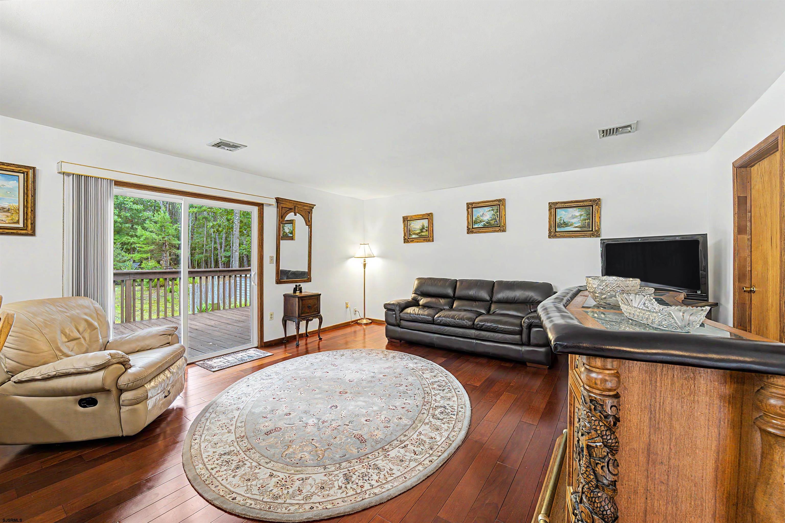 633 8th Ave