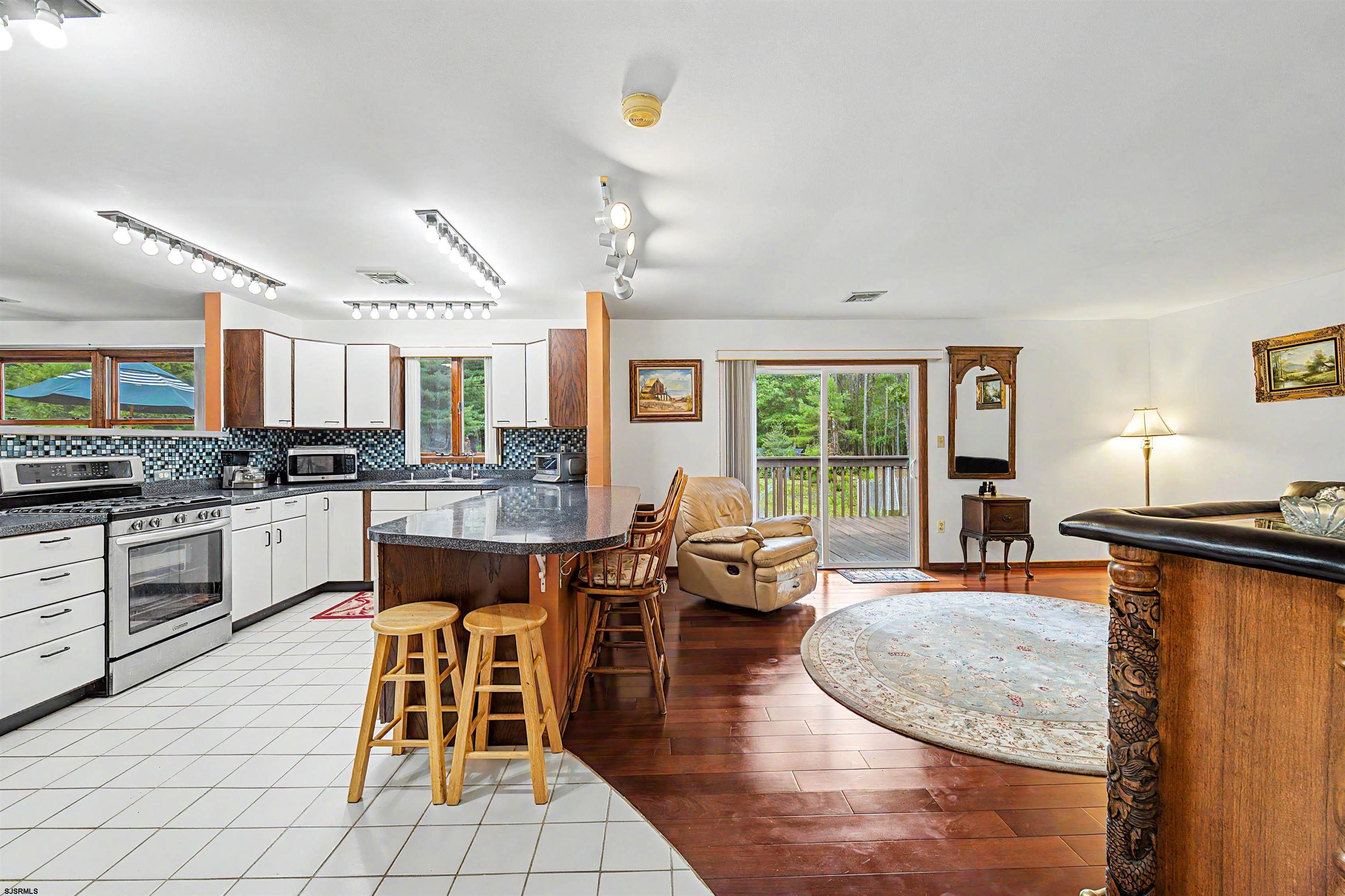 633 8th Ave