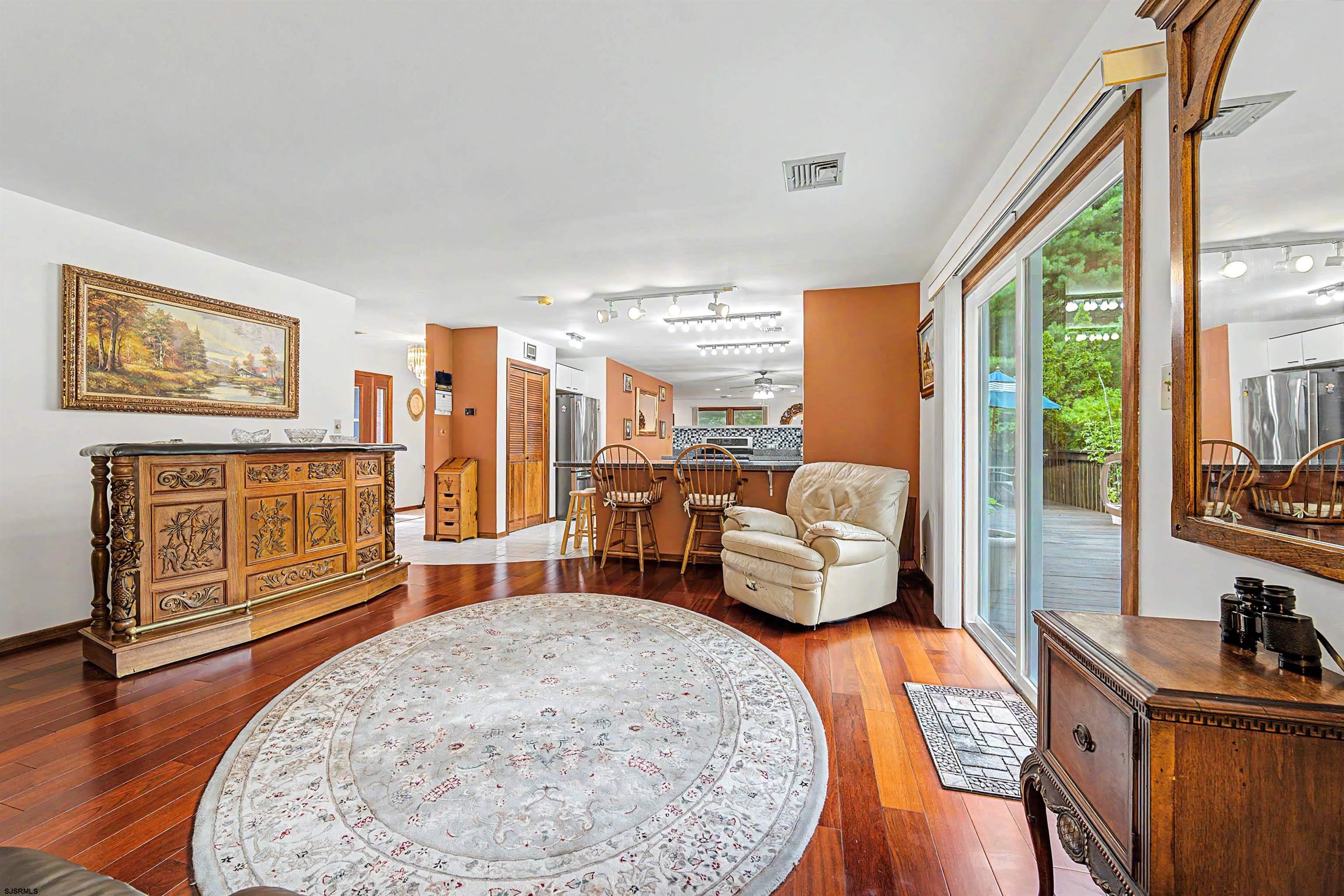 633 8th Ave