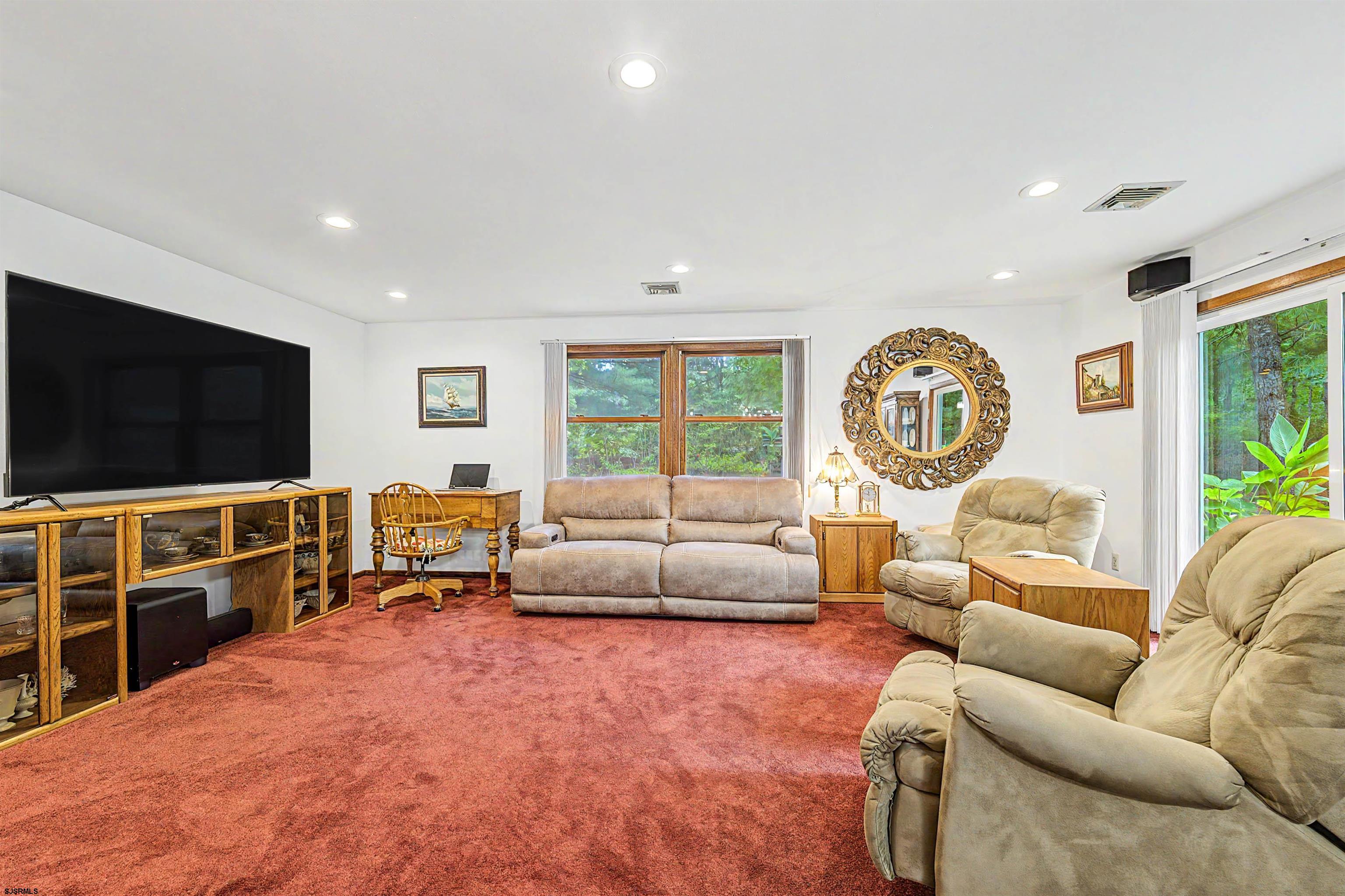 633 8th Ave