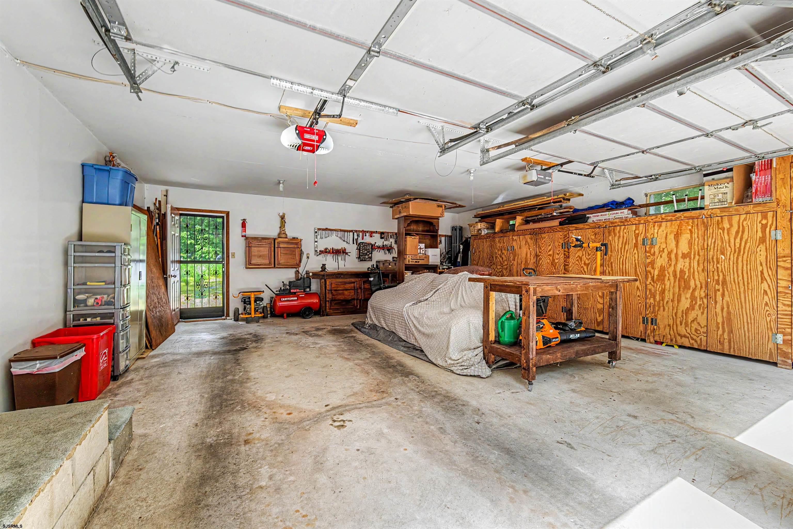 633 8th Ave