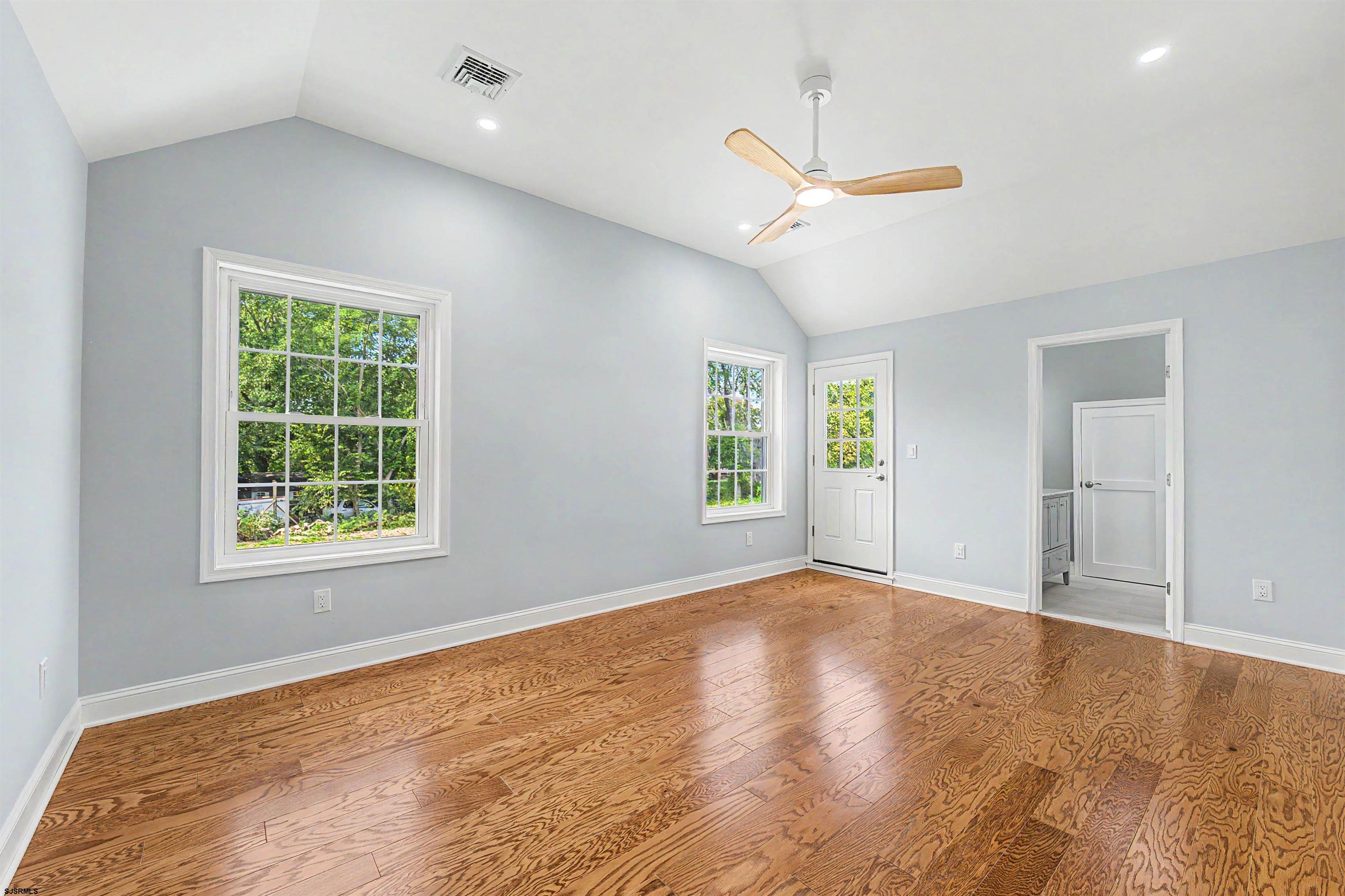 4 S Maple Ave