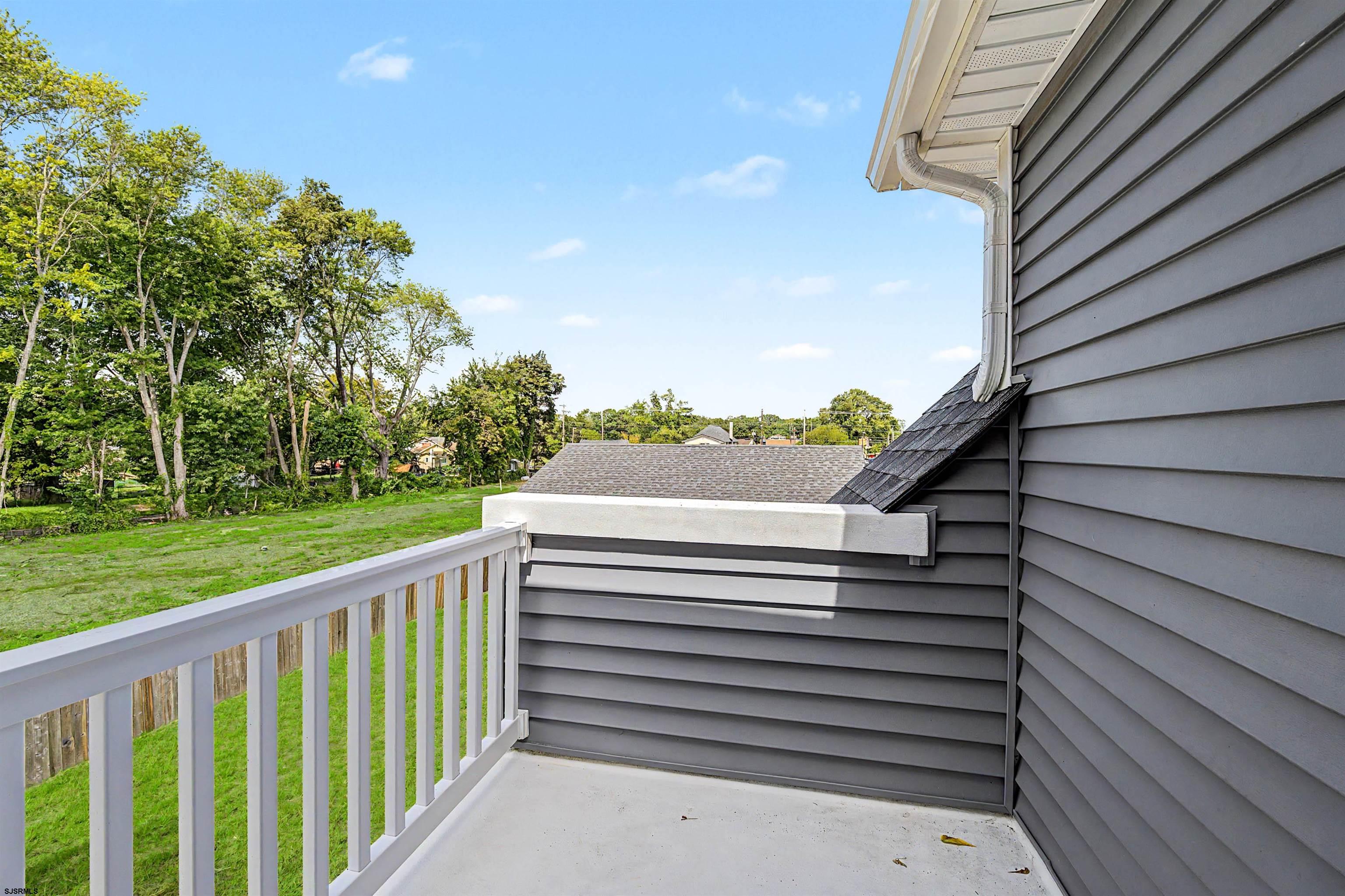 4 S Maple Ave