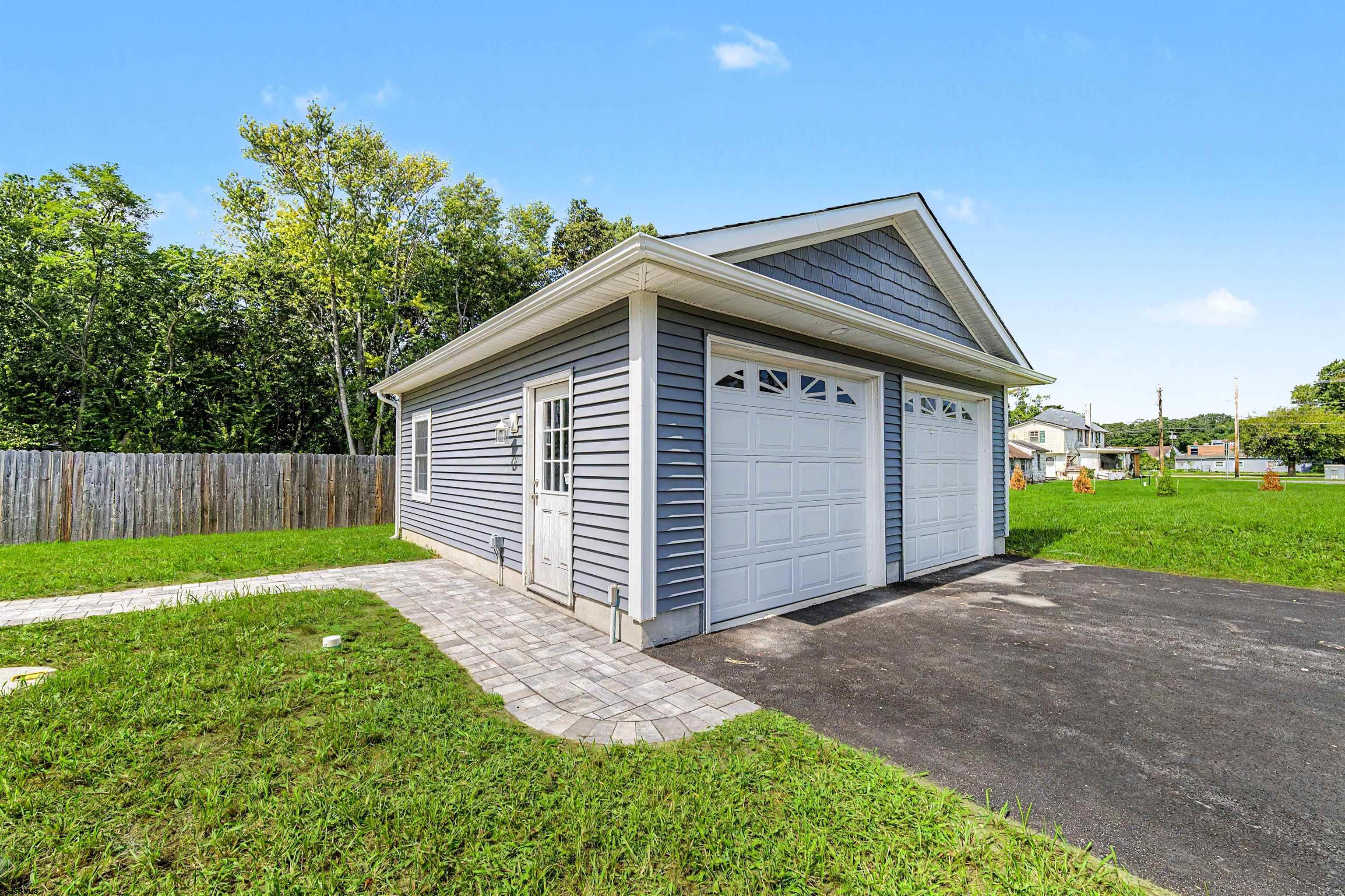 4 S Maple Ave