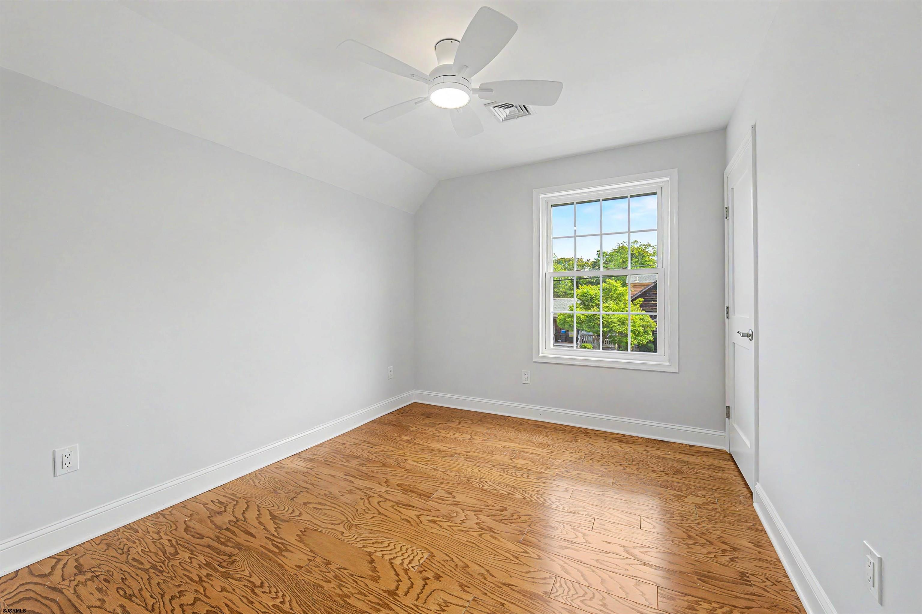 4 S Maple Ave