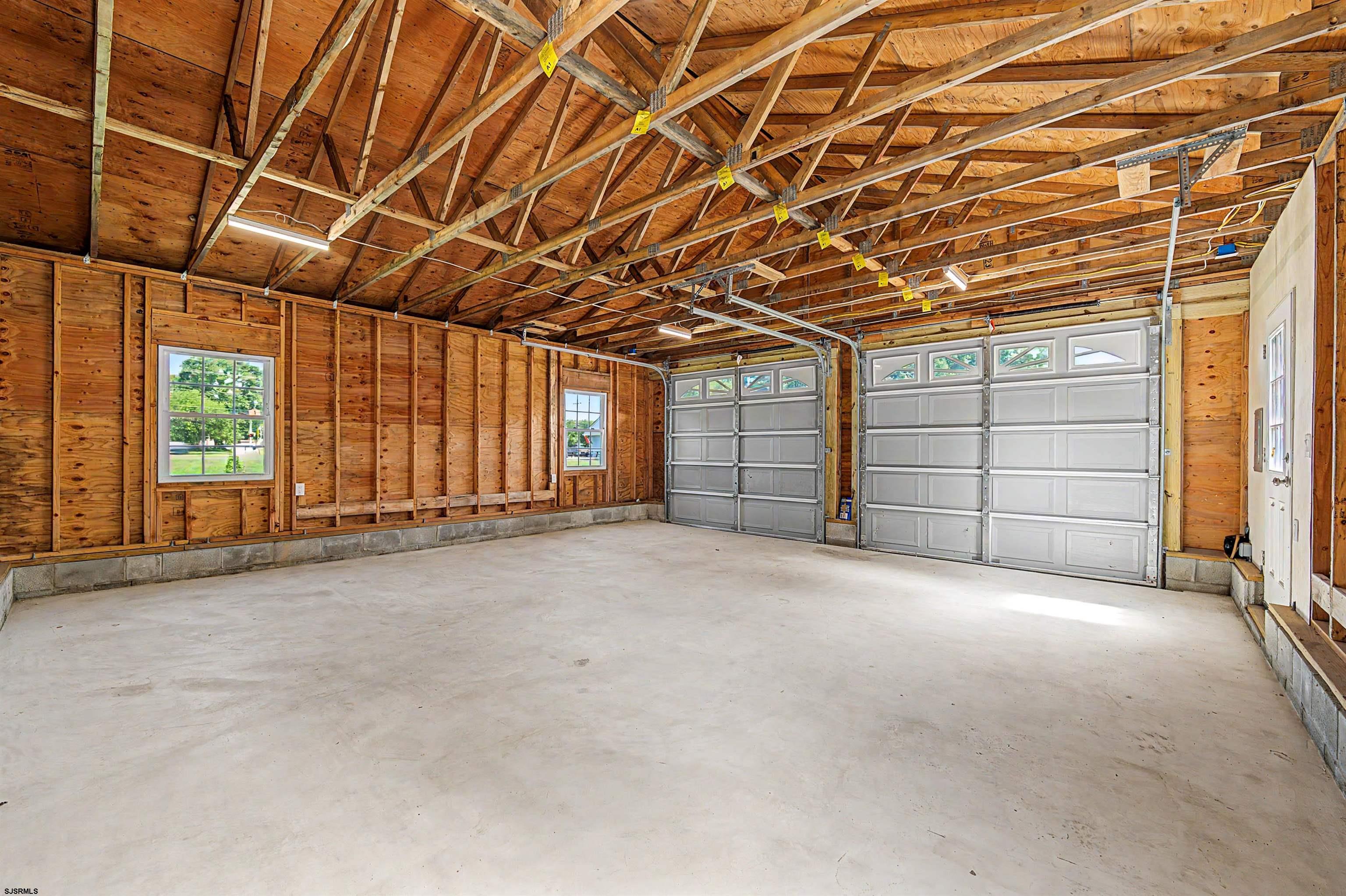 4 S Maple Ave