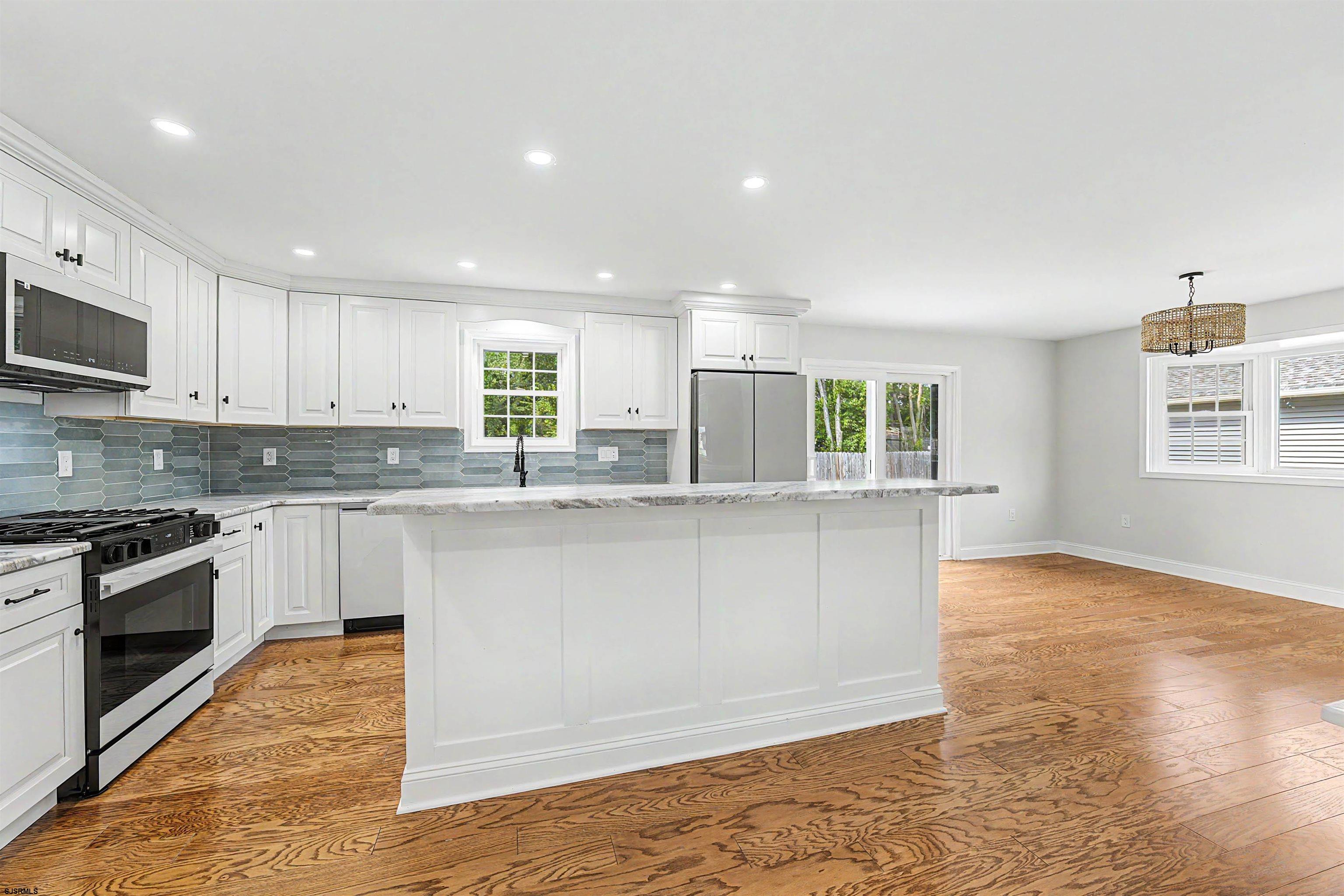 4 S Maple Ave