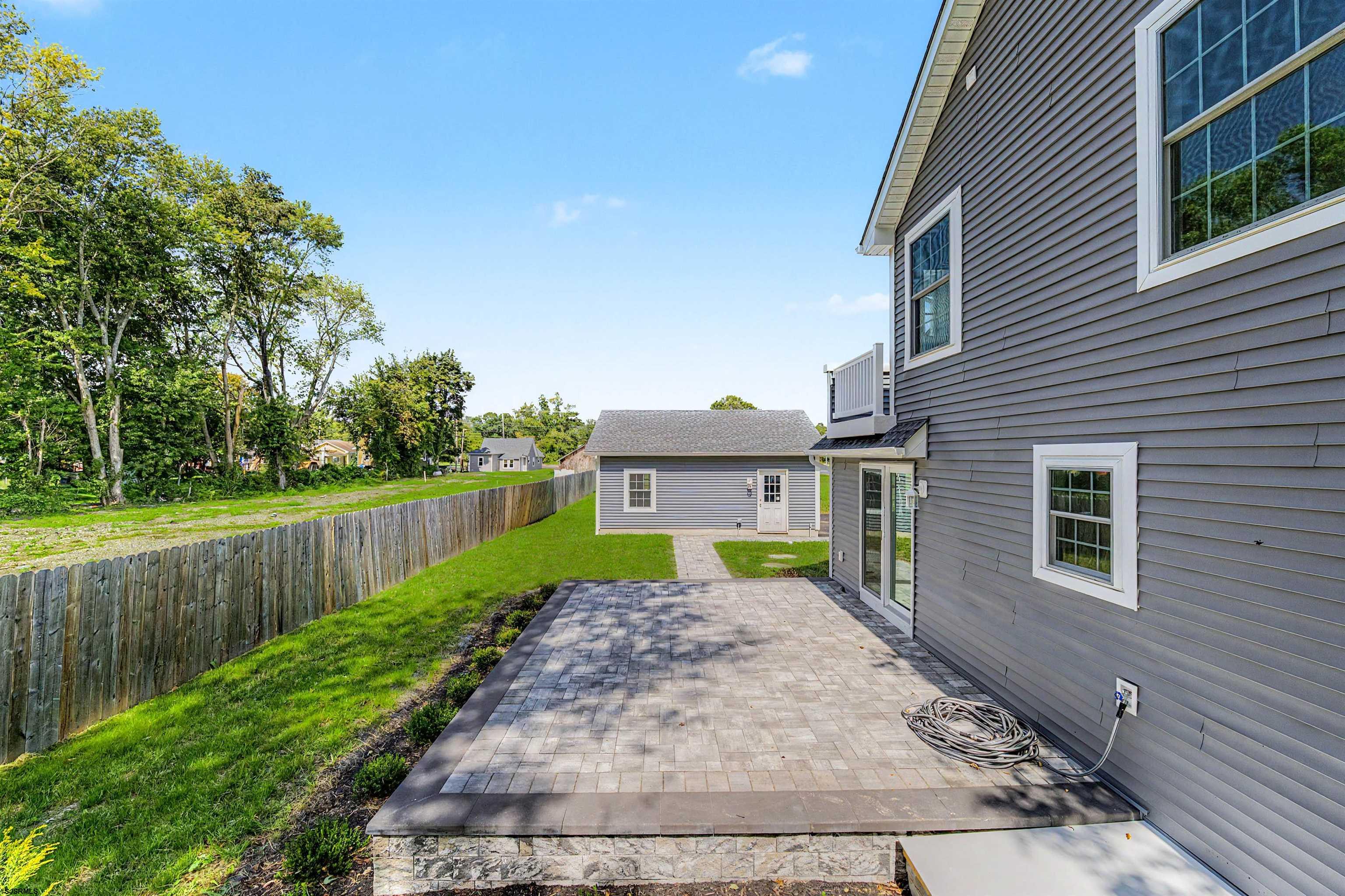 4 S Maple Ave
