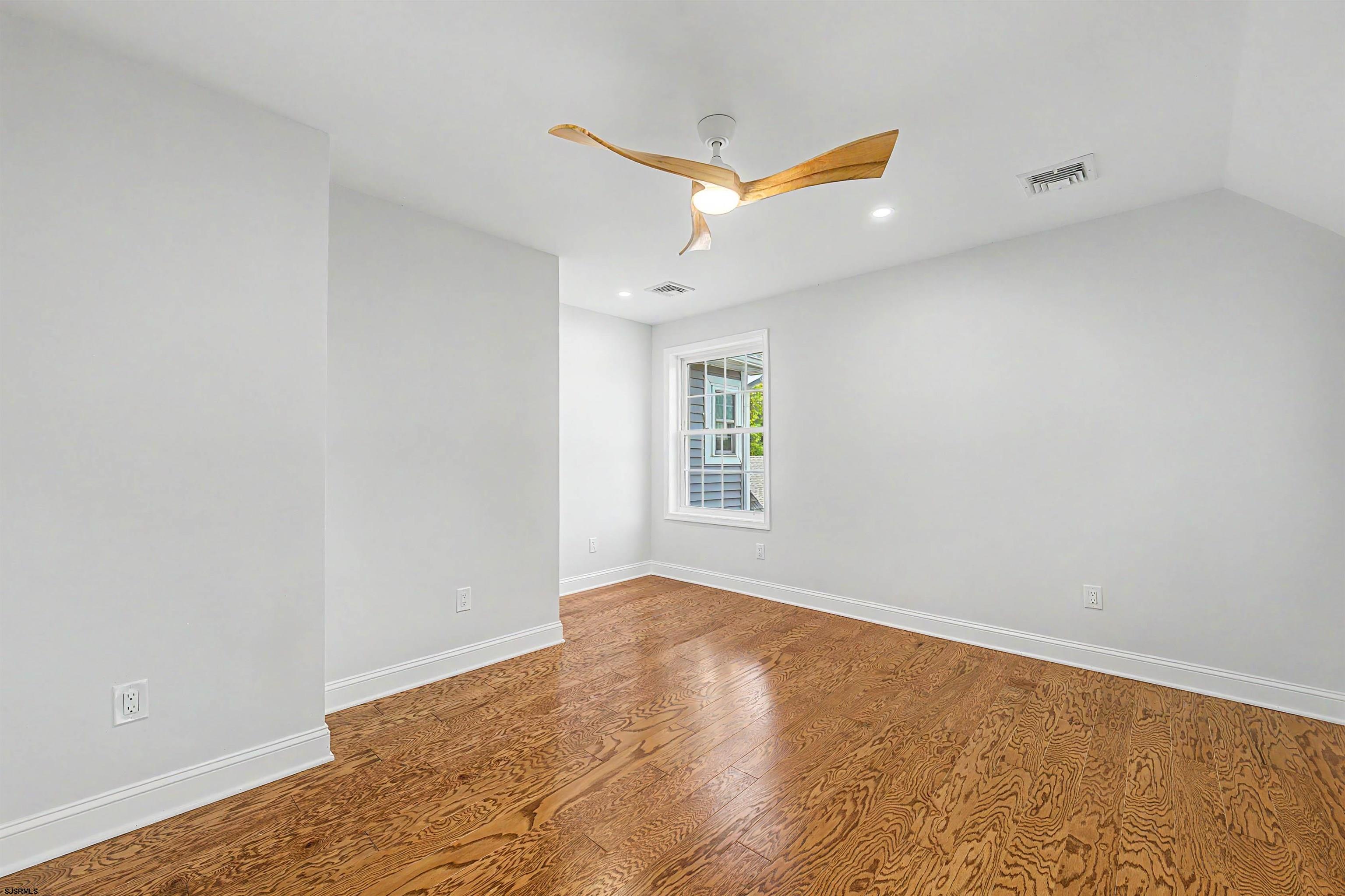 4 S Maple Ave