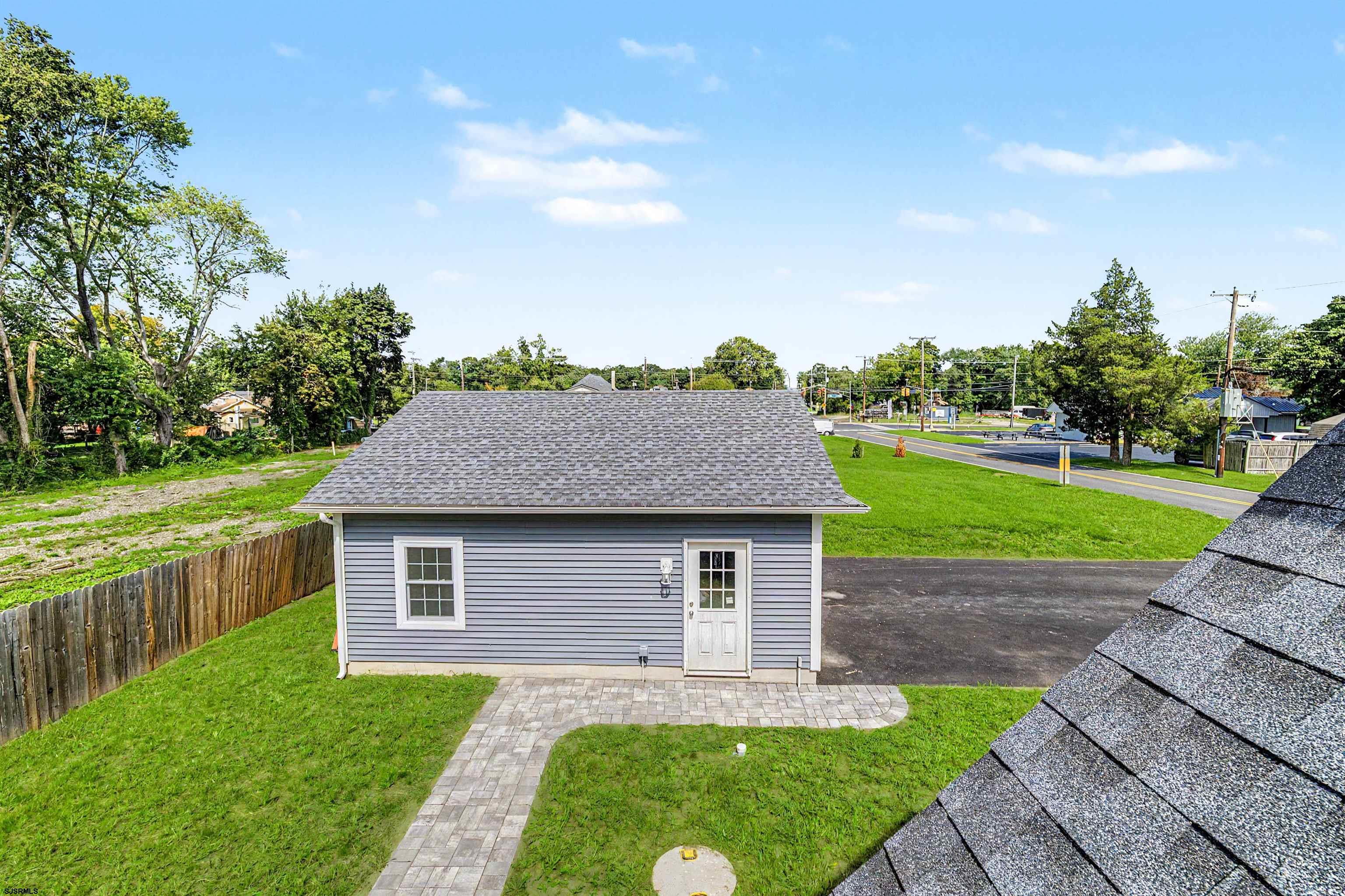 4 S Maple Ave