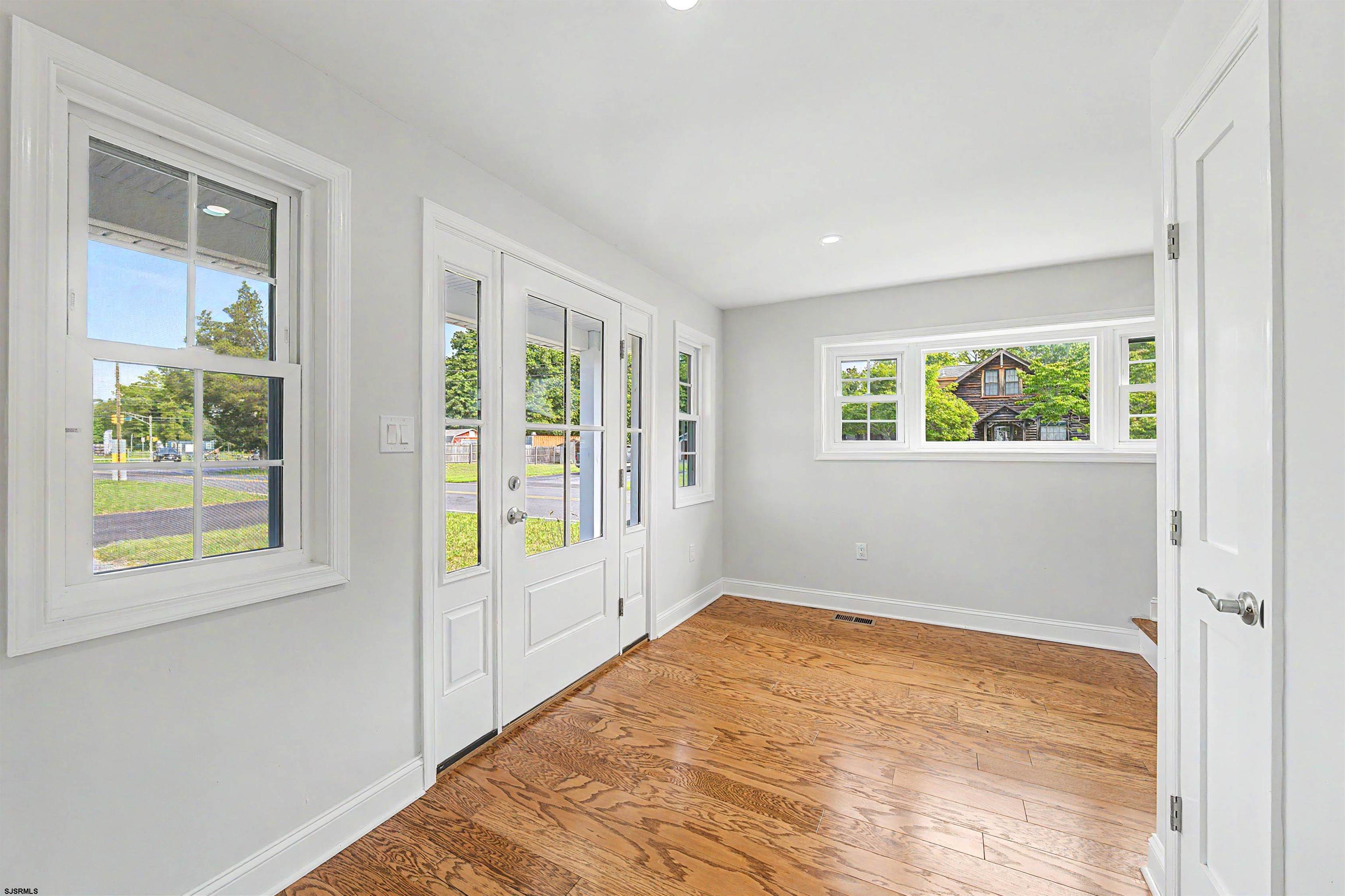 4 S Maple Ave