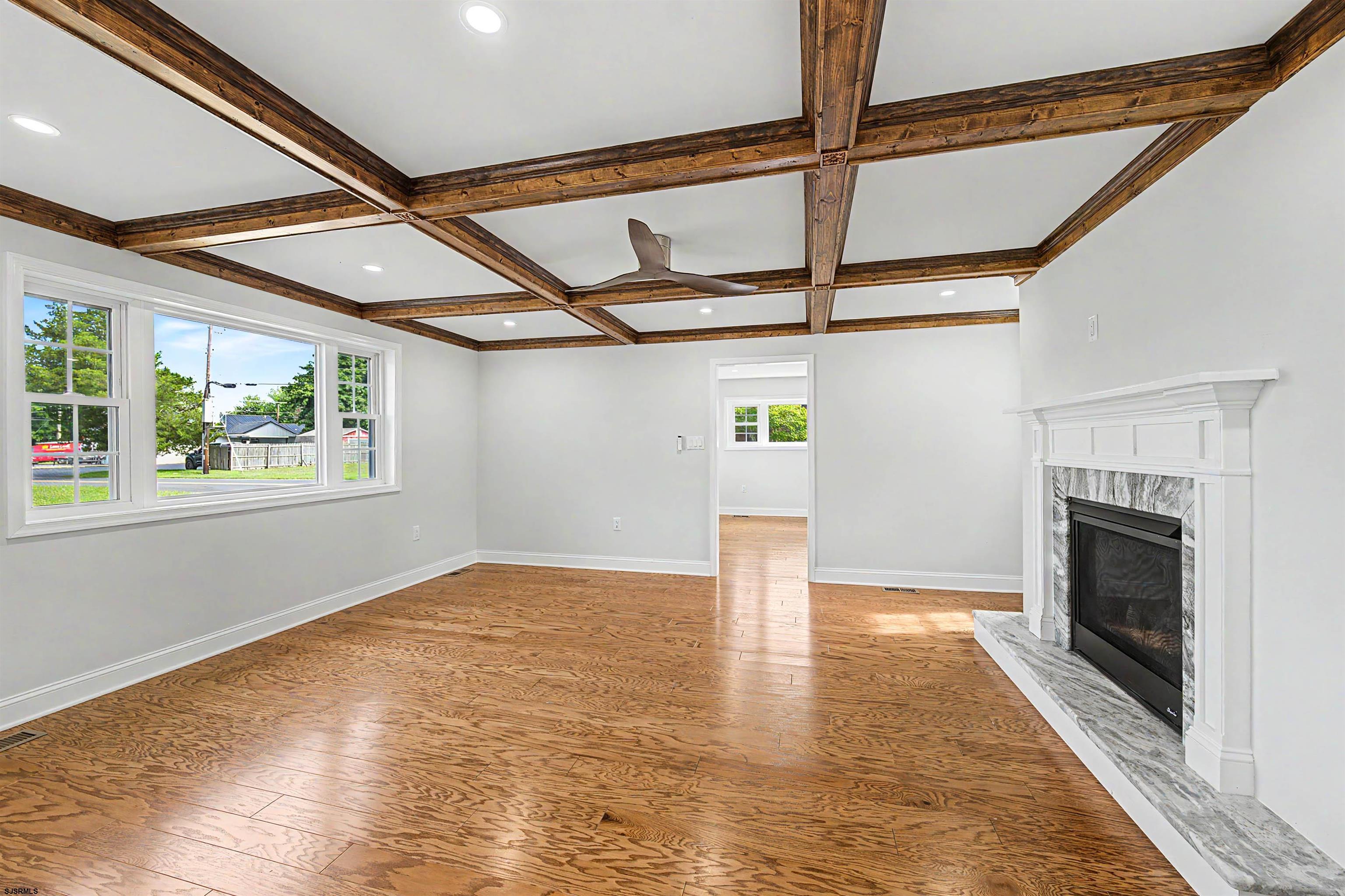 4 S Maple Ave