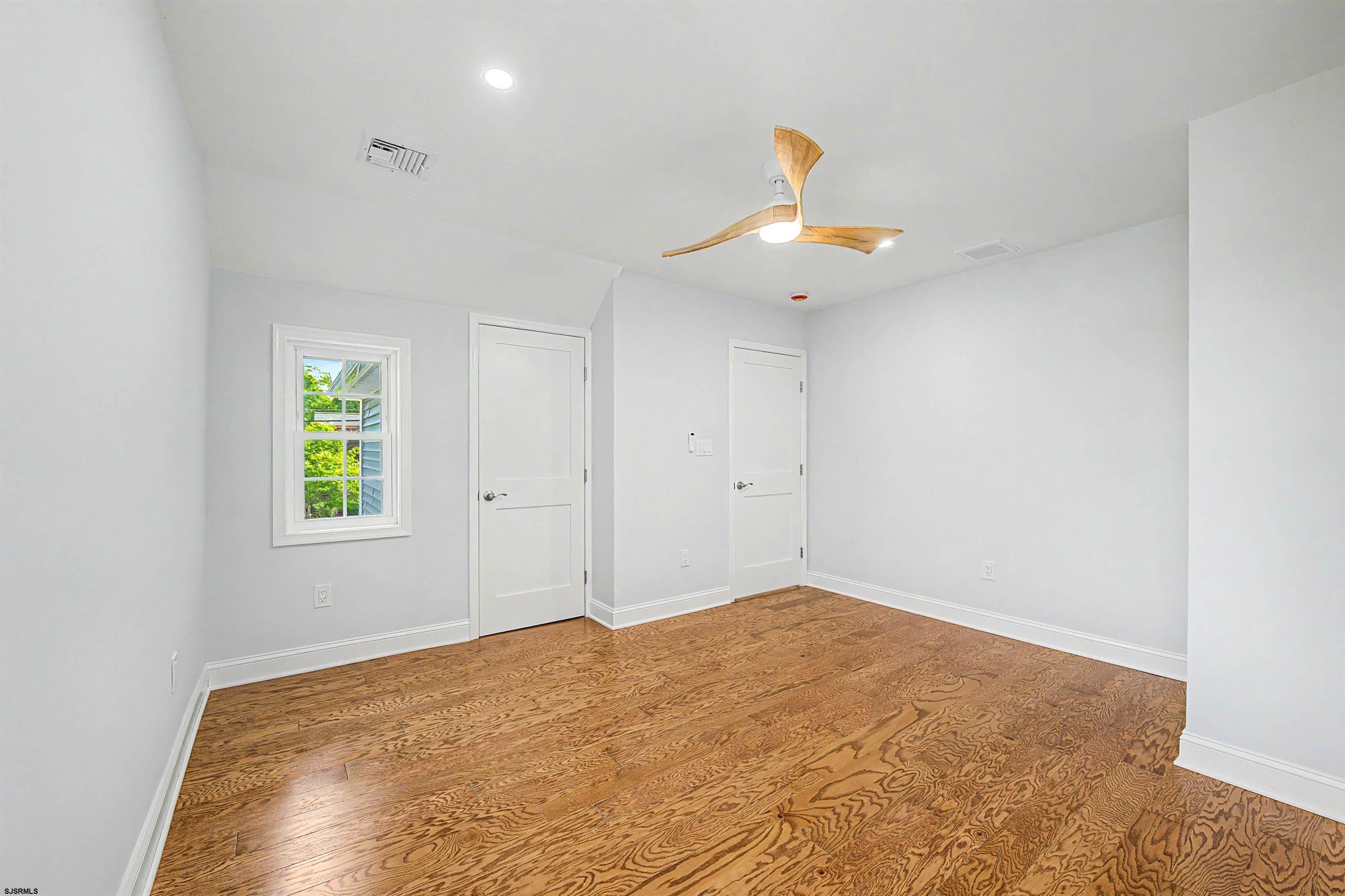4 S Maple Ave