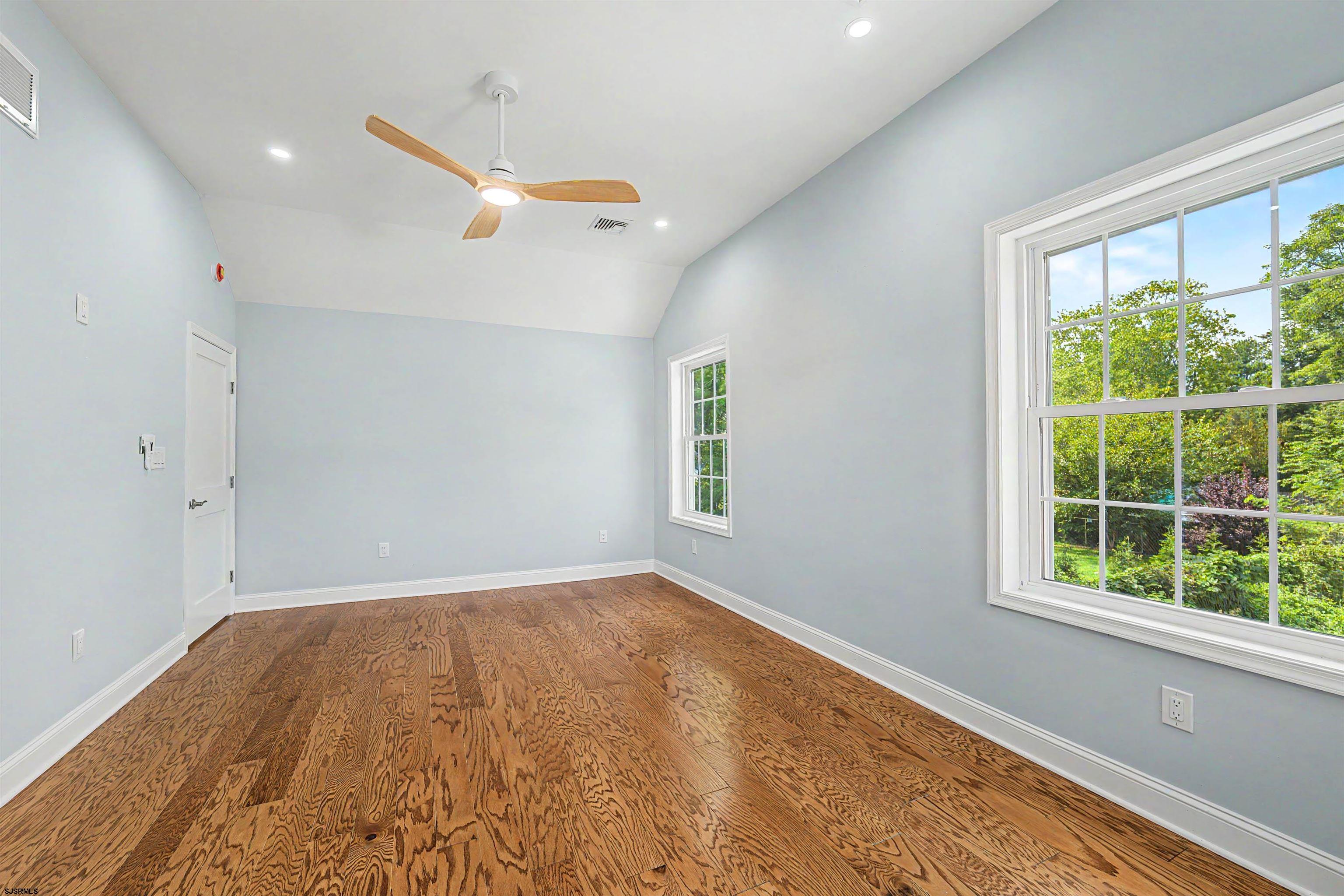4 S Maple Ave