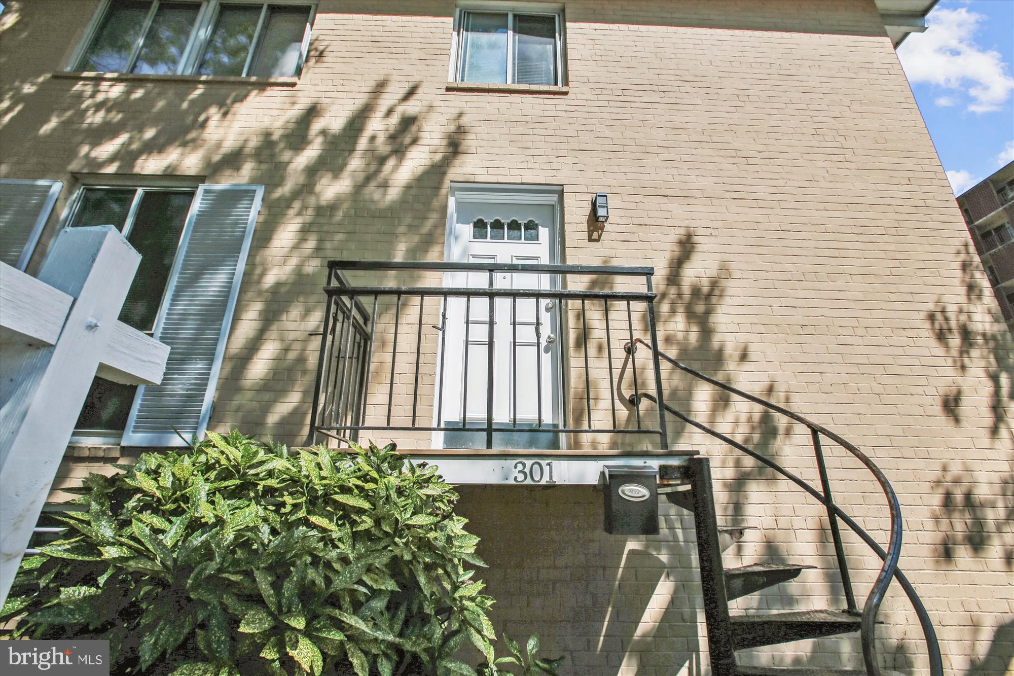 301 I St SW #108