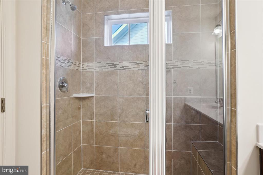 320 BUCKEYE CIR