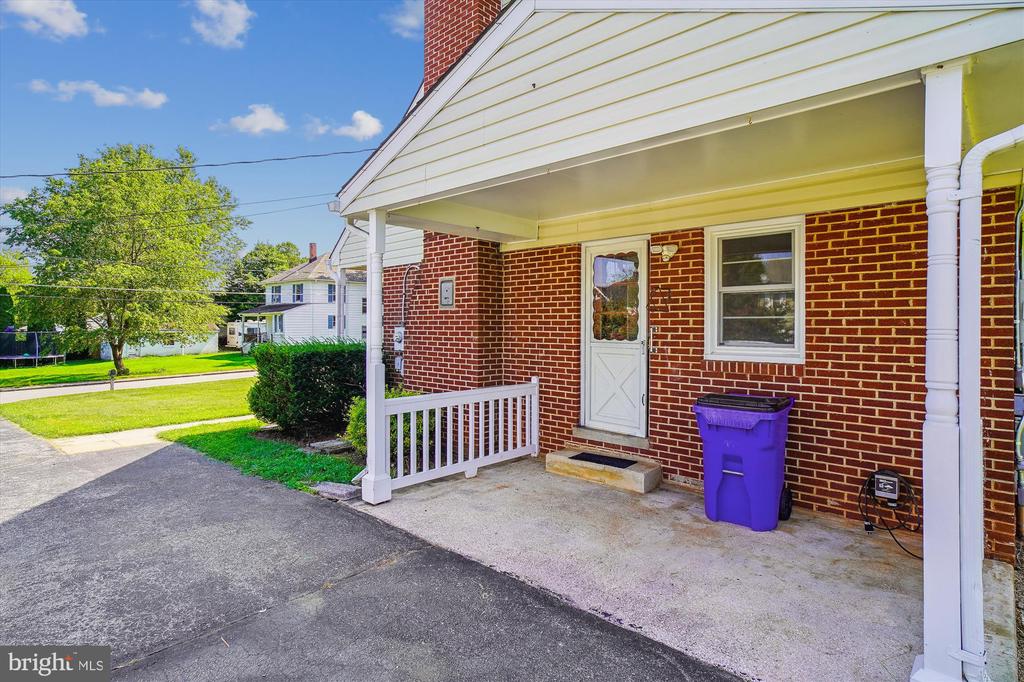 204 Maple Ave