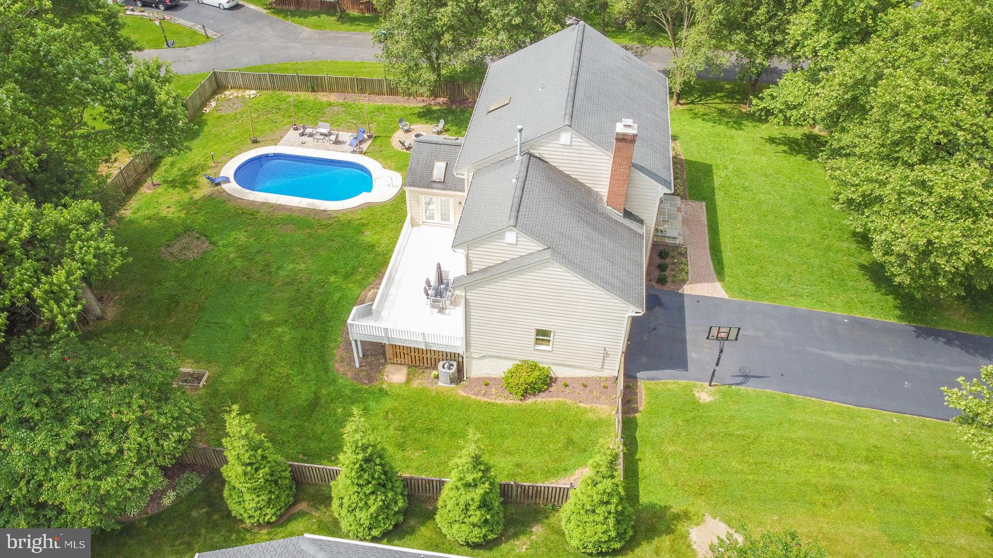 17507 Applewood Ln