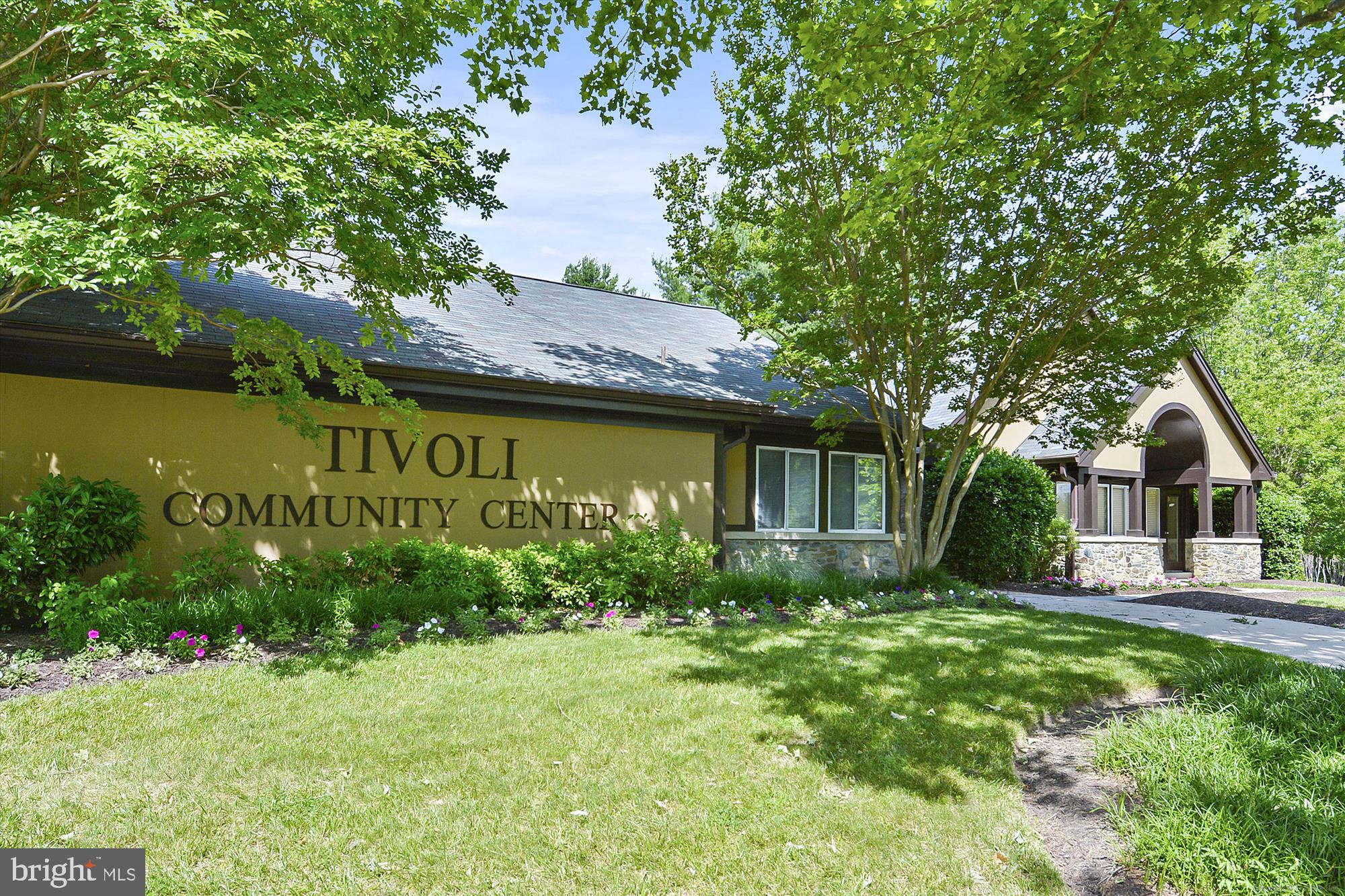 1722 Wilcox Ln