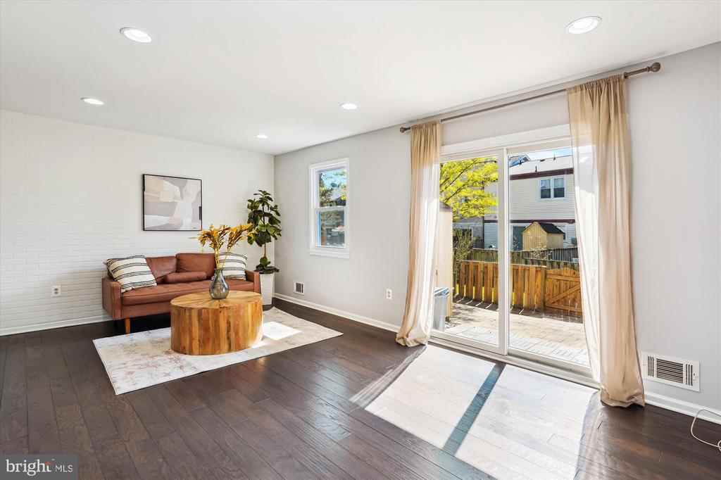 6 Big Acre Sq #22-3