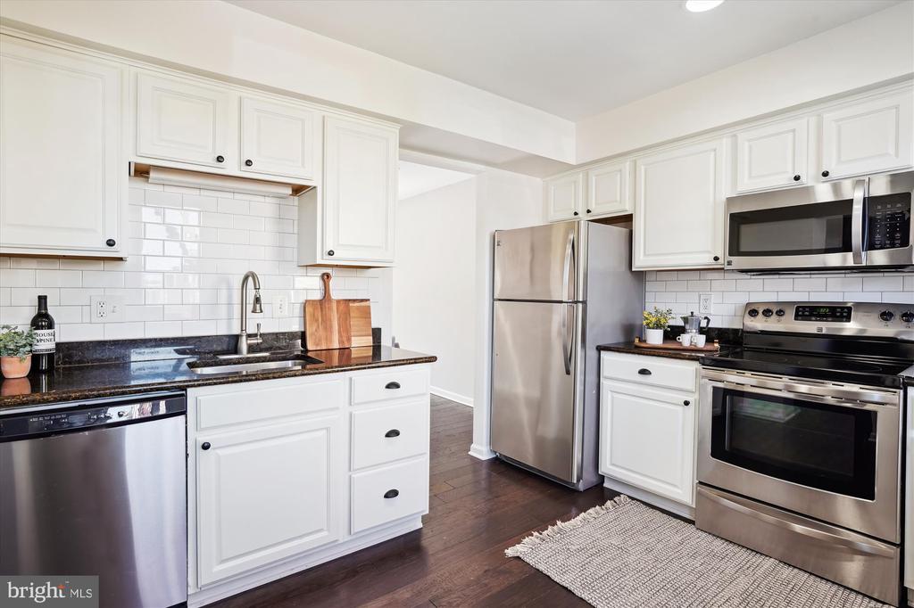 6 Big Acre Sq #22-3