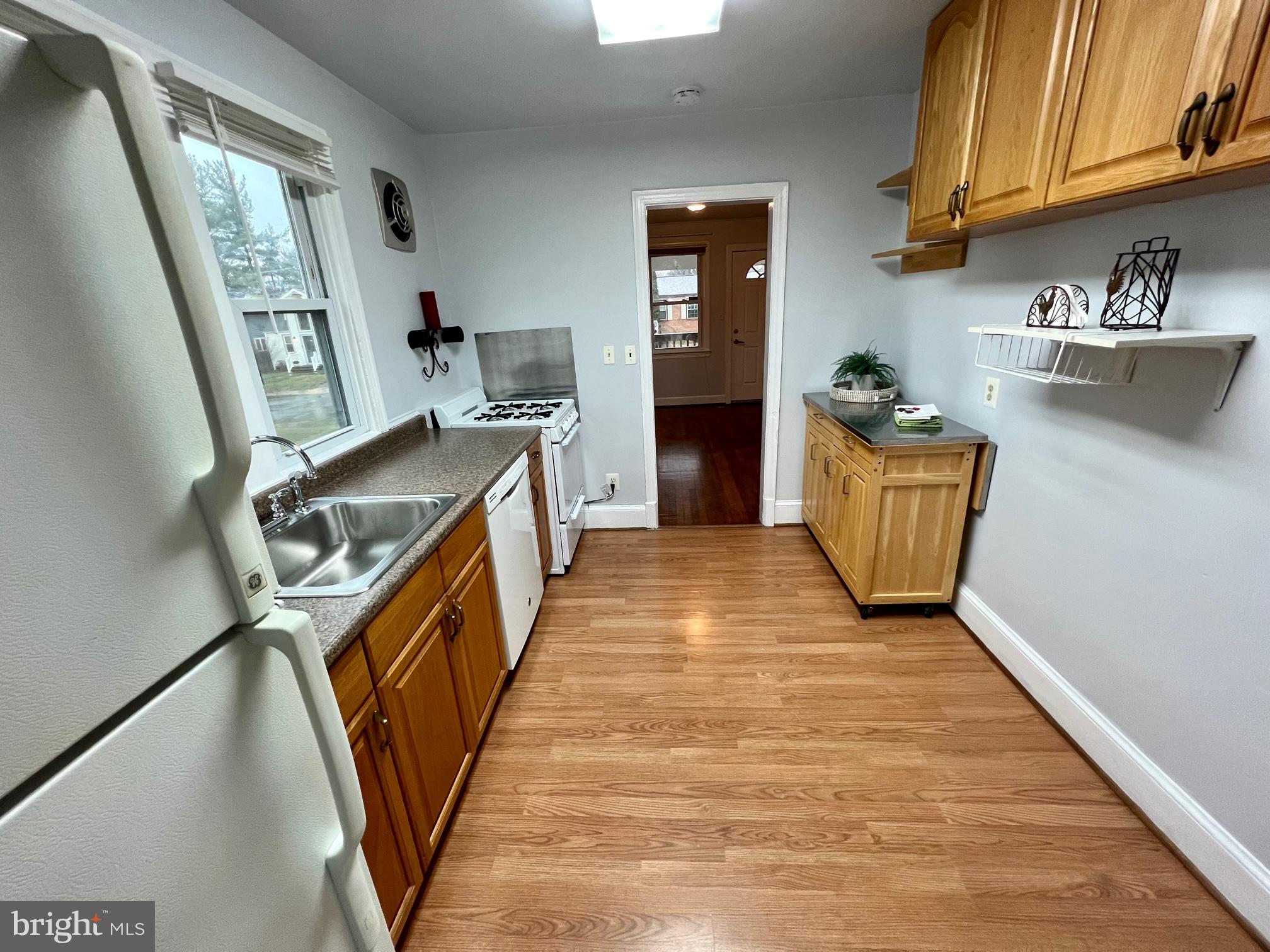 3712 LAWRENCE AVENUE