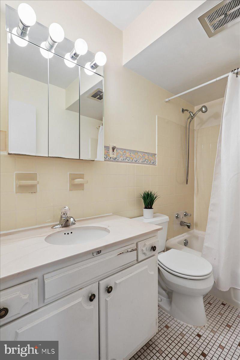 16725 FRONTENAC TERRACE