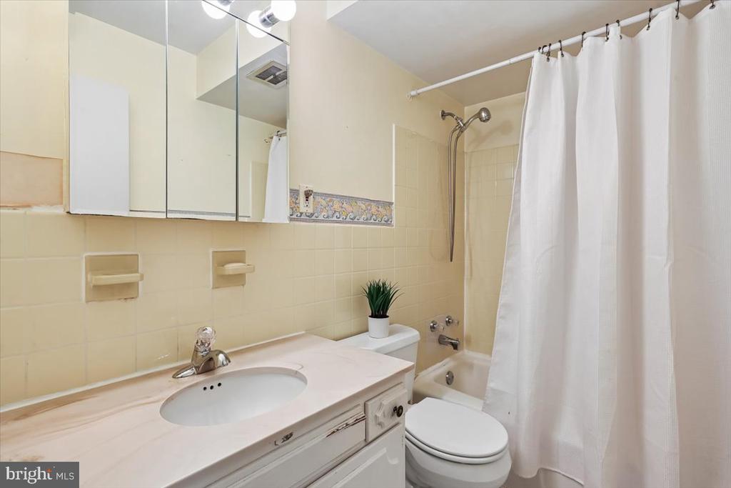 16725 FRONTENAC TERRACE