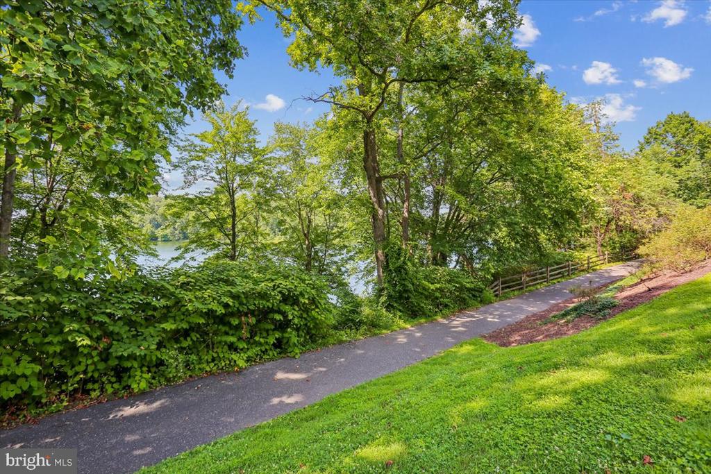 20016 LAKE PARK DRIVE Unit: 122