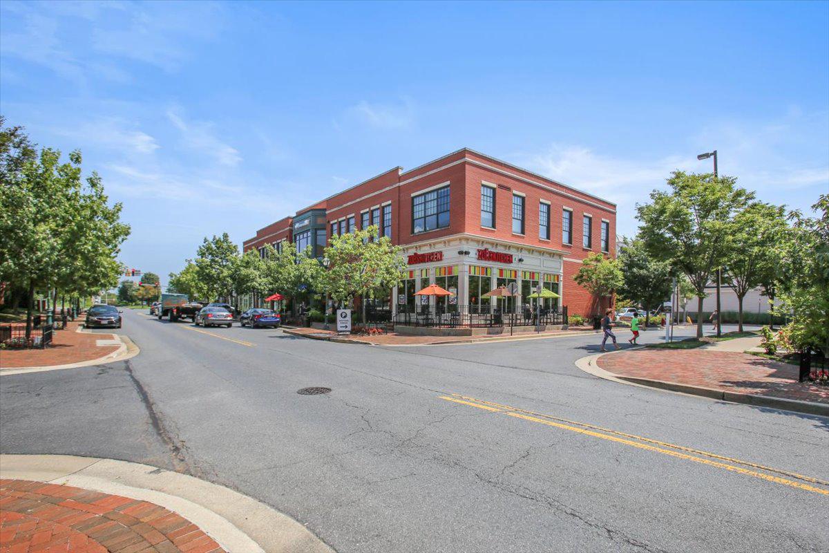 20016 LAKE PARK DRIVE Unit: 122