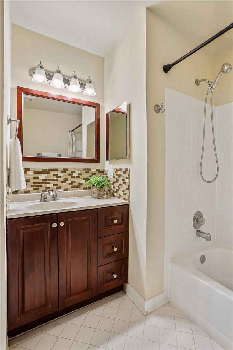 20016 LAKE PARK DRIVE Unit: 122