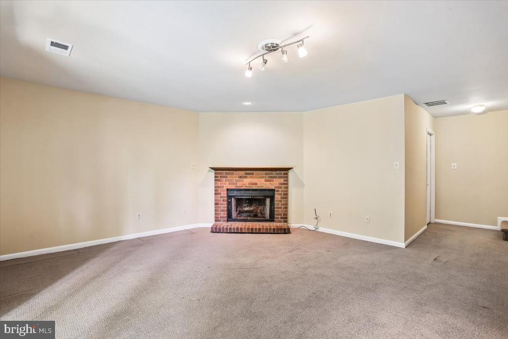 20016 LAKE PARK DRIVE Unit: 122