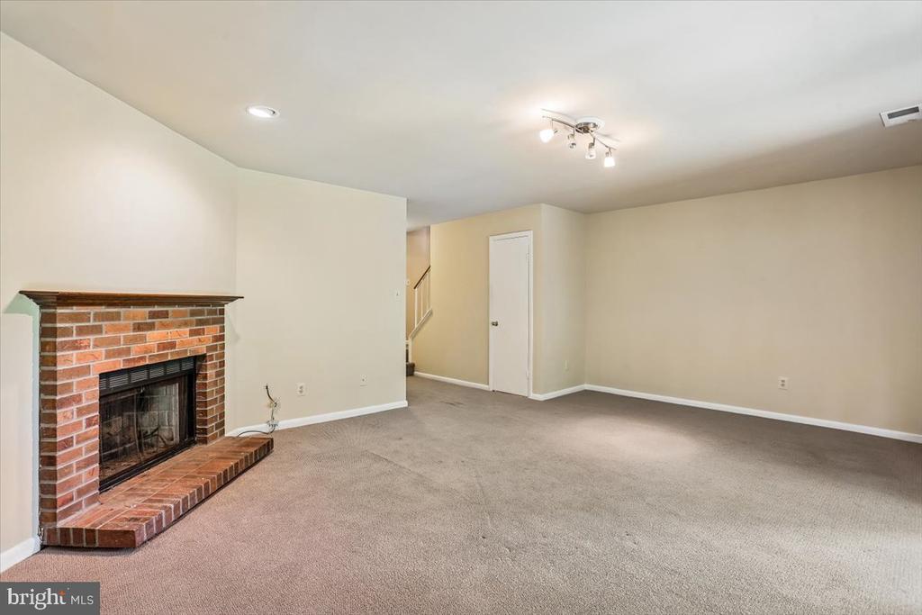 20016 LAKE PARK DRIVE Unit: 122