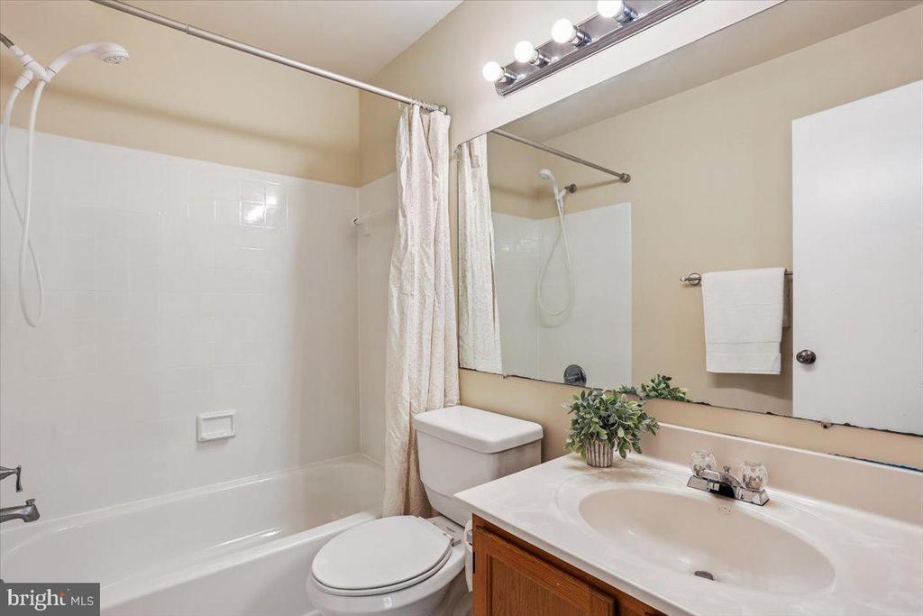 20016 LAKE PARK DRIVE Unit: 122