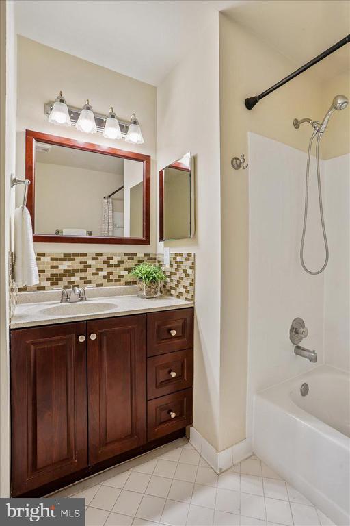 20016 LAKE PARK DRIVE Unit: 122