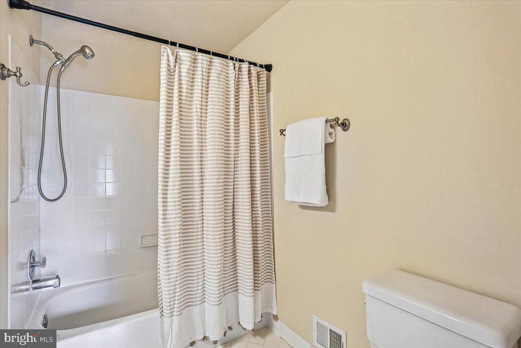 20016 LAKE PARK DRIVE Unit: 122