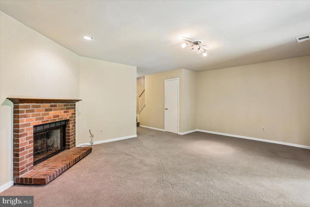 20016 LAKE PARK DRIVE Unit: 122