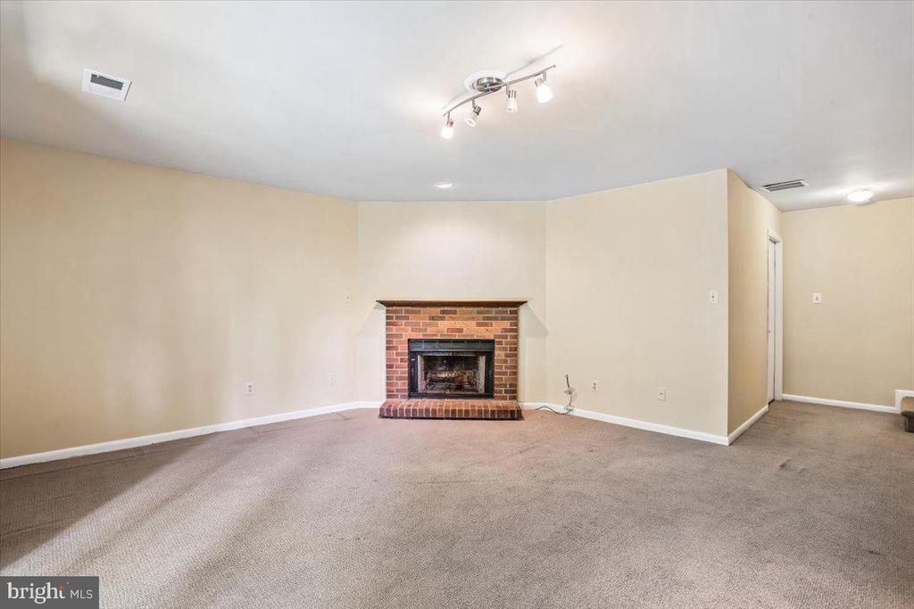 20016 LAKE PARK DRIVE Unit: 122