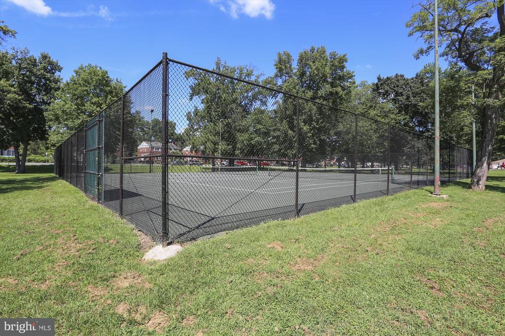 10523 Truxton Rd