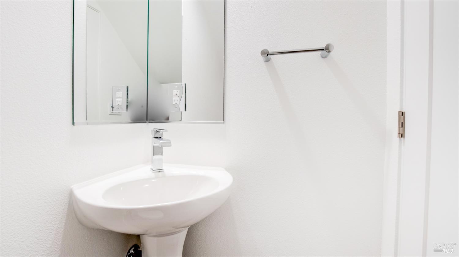 2910 Bay Village Ave