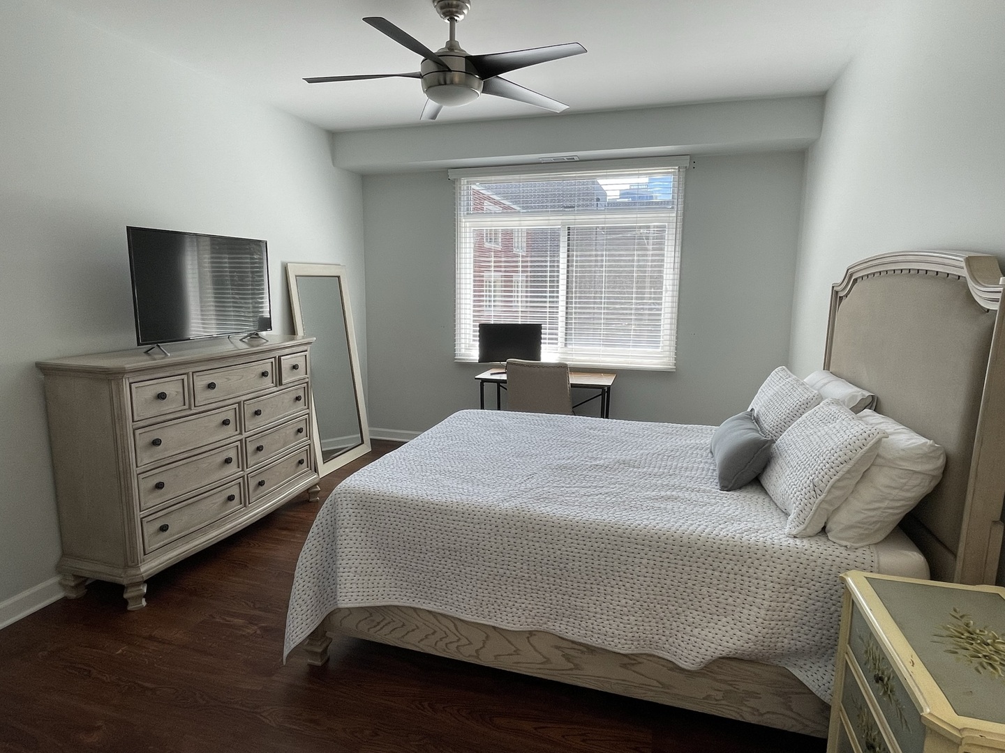680 N Green Street Unit: 304