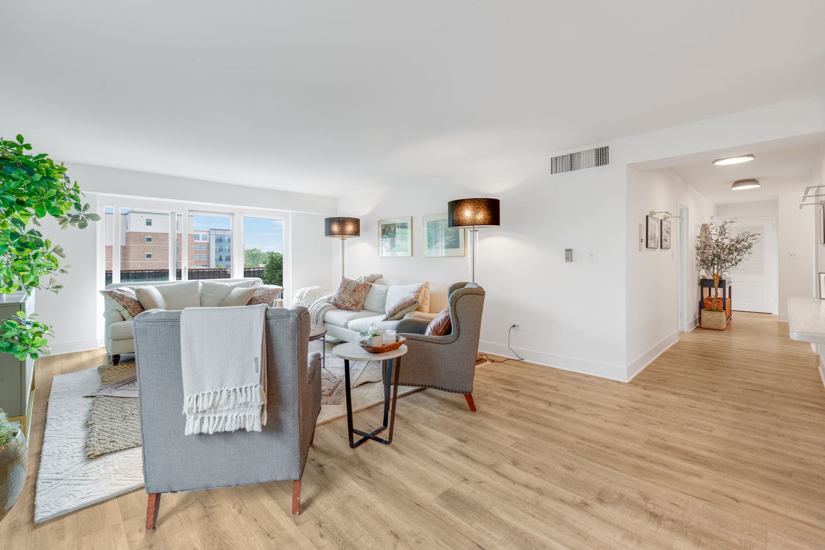 141 N La Grange Road Unit: 302