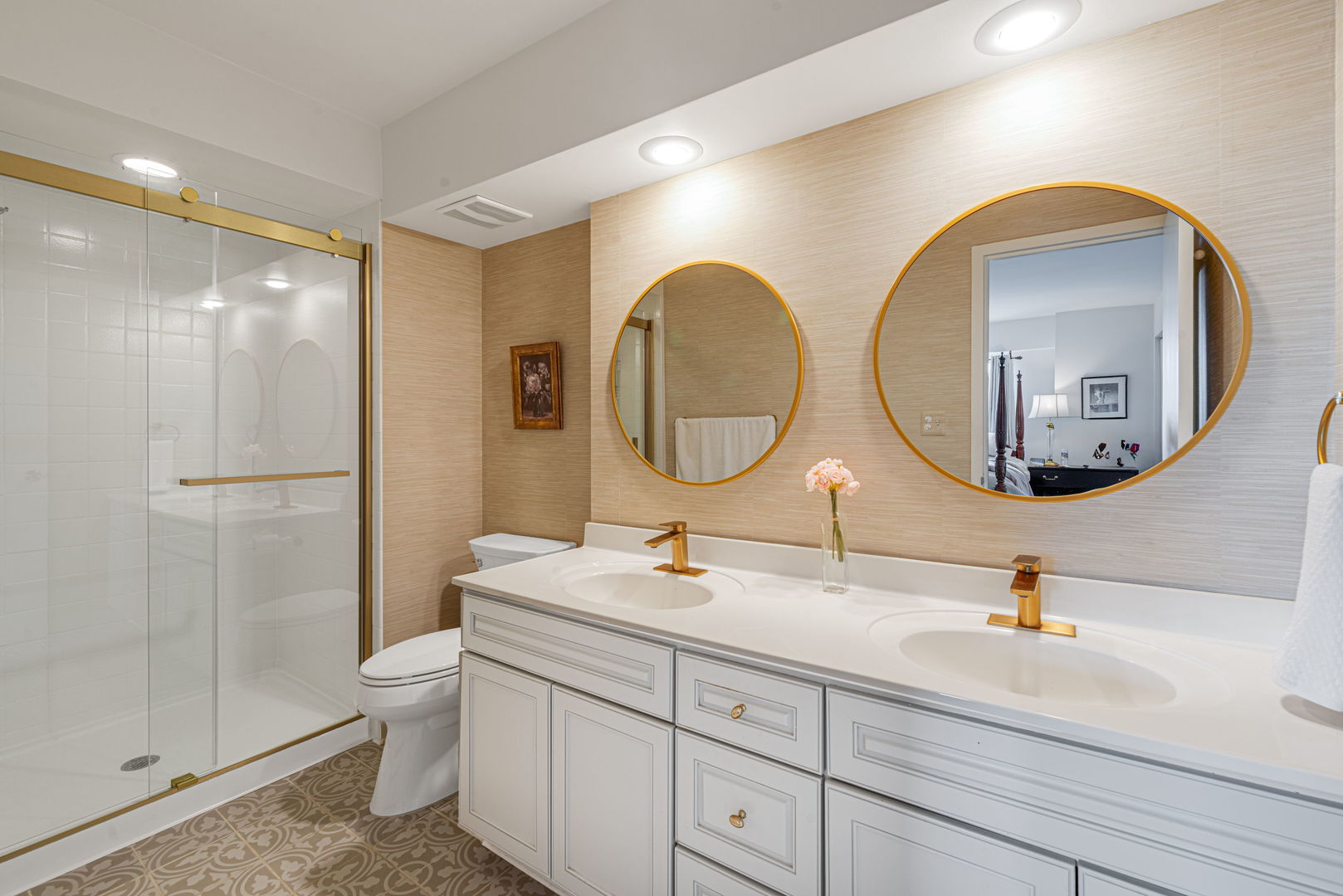 141 N La Grange Road Unit: 302