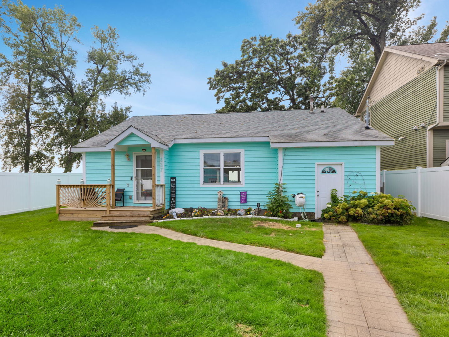 827 W Northeast Shore Drive Mc Henry Il Us 60051 Mrd12791007