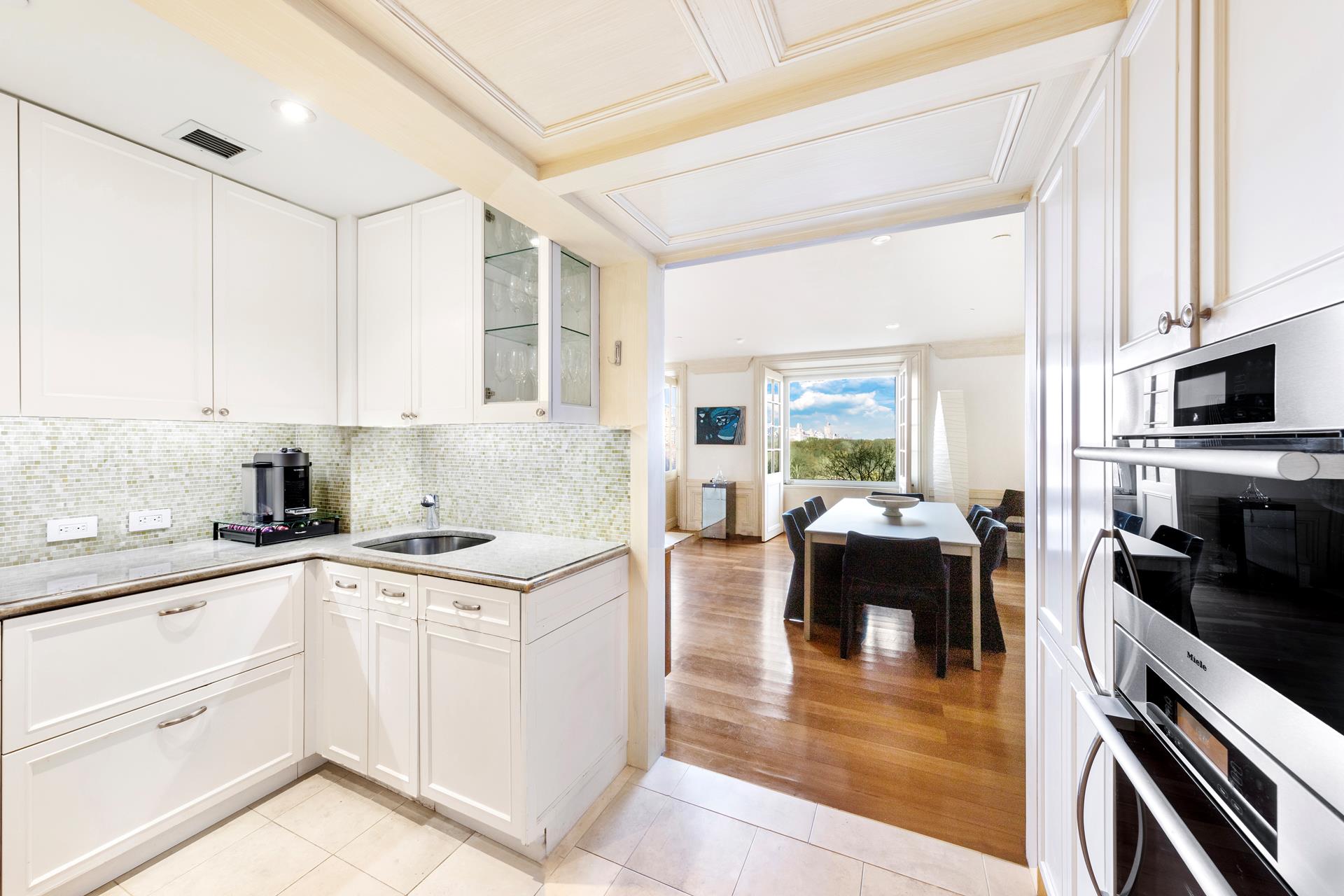 160 CENTRAL Park S 915