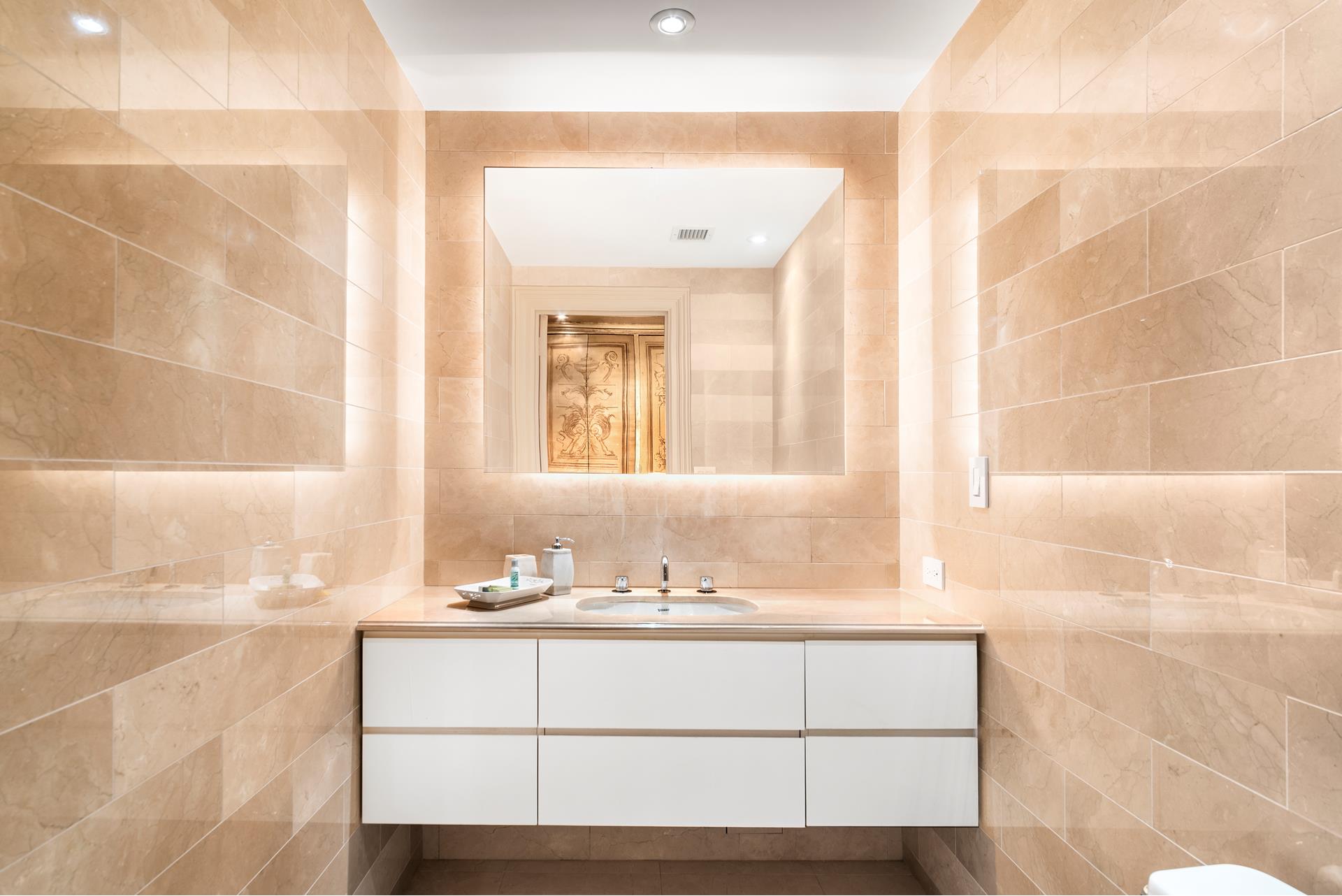 160 CENTRAL Park S 915