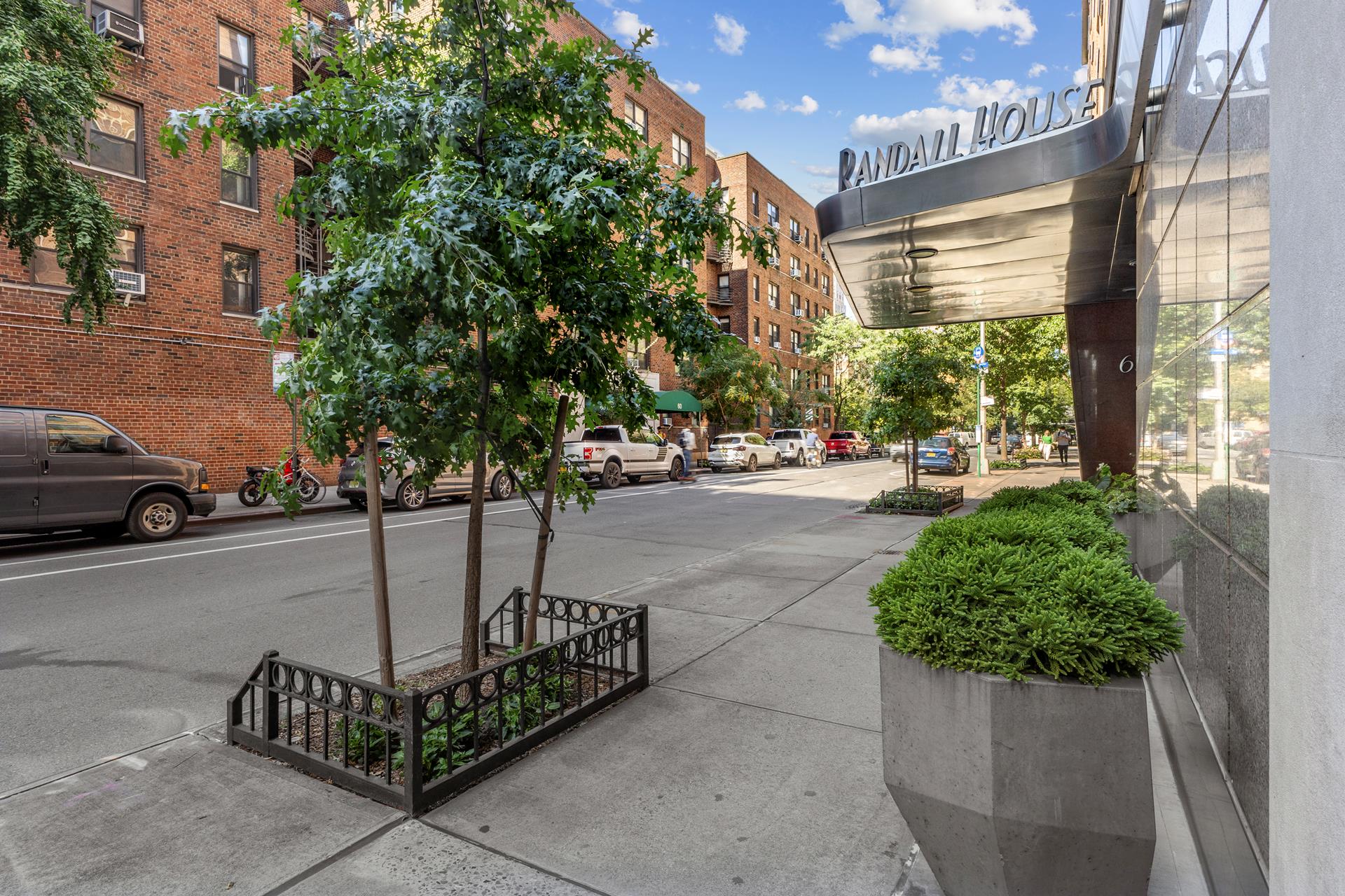 63 E 9TH Street 4E
