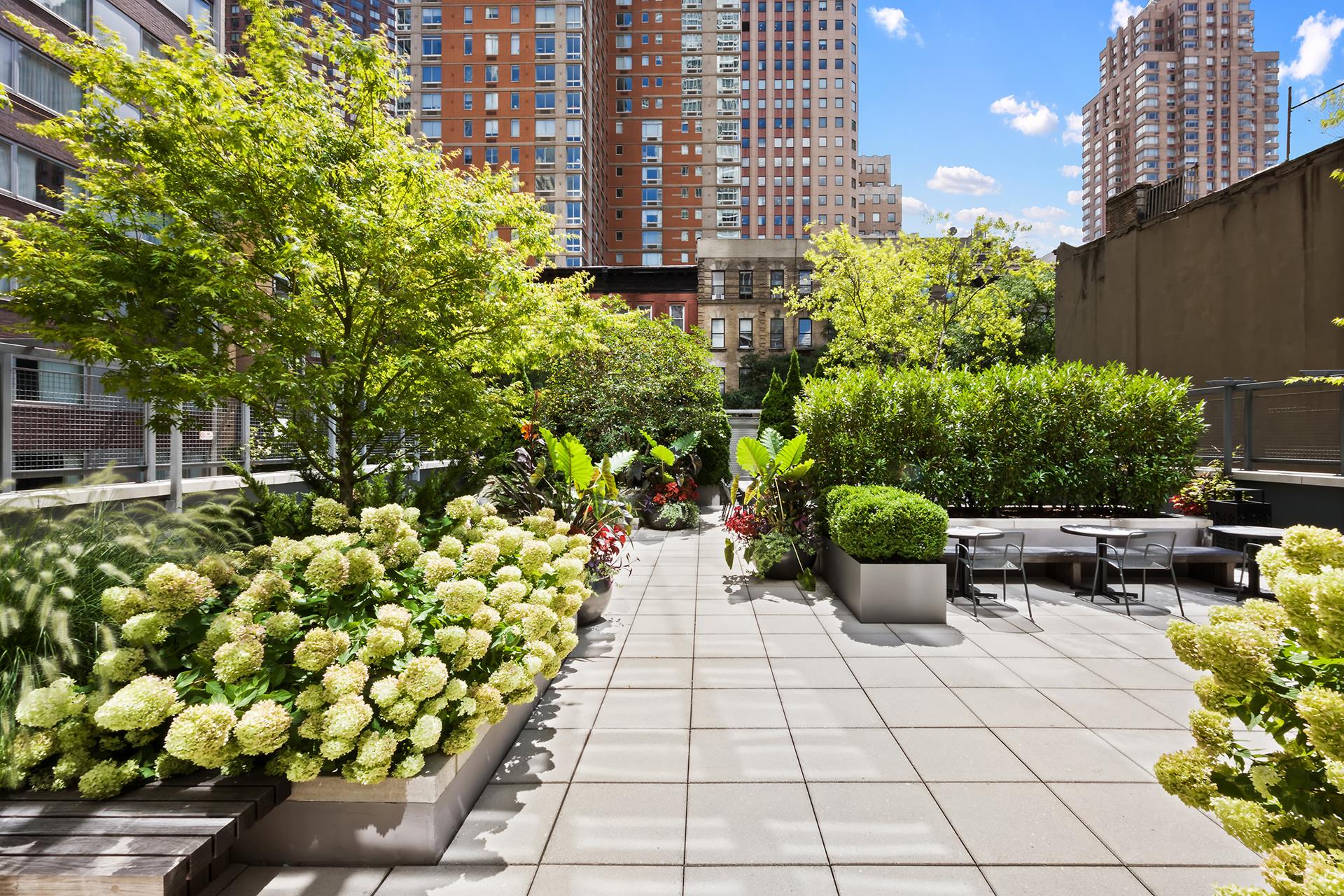 310 W 52ND Street 40CC